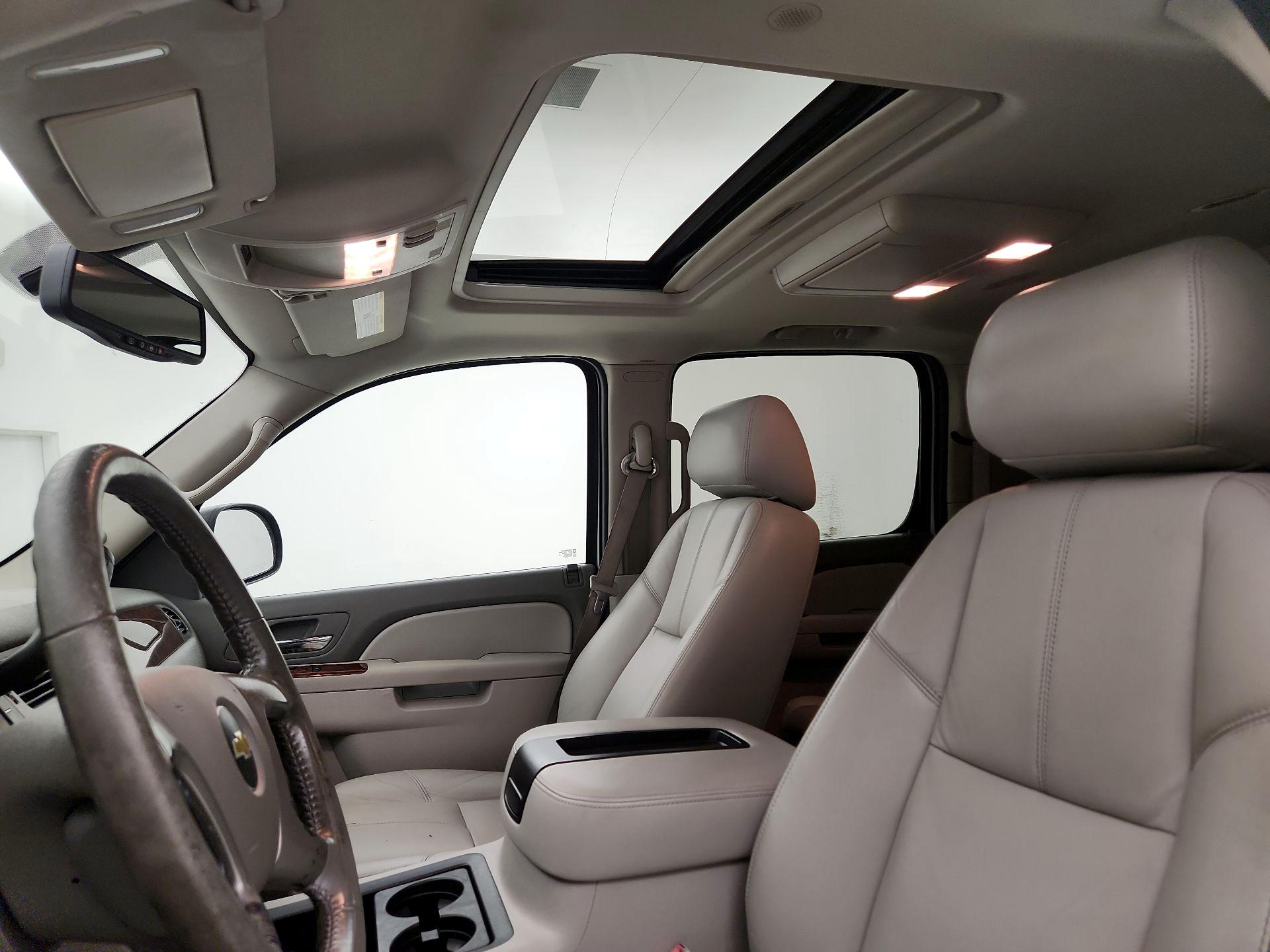 Thumbnail: 2014 Chevrolet Suburban - 19