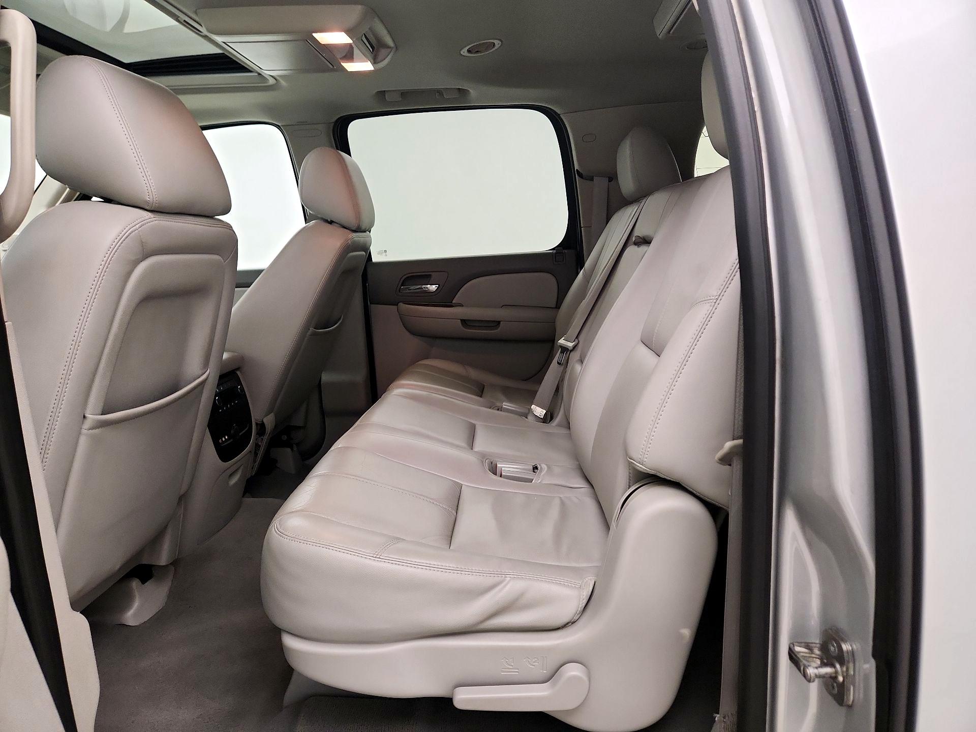 Thumbnail: 2014 Chevrolet Suburban - 20