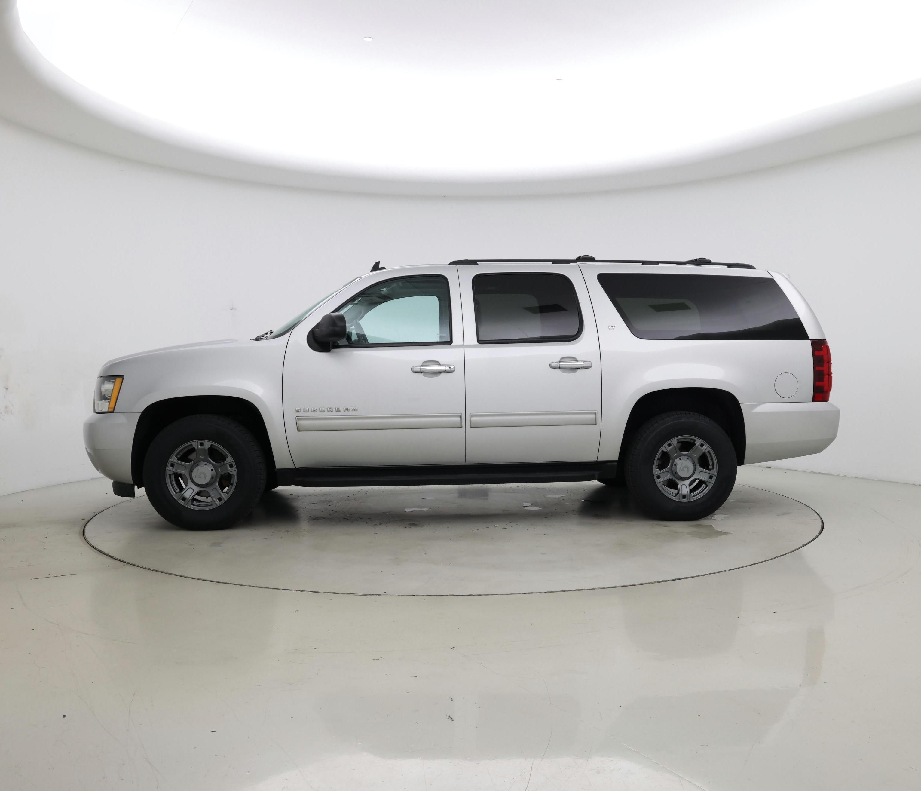 Thumbnail: 2014 Chevrolet Suburban - 3