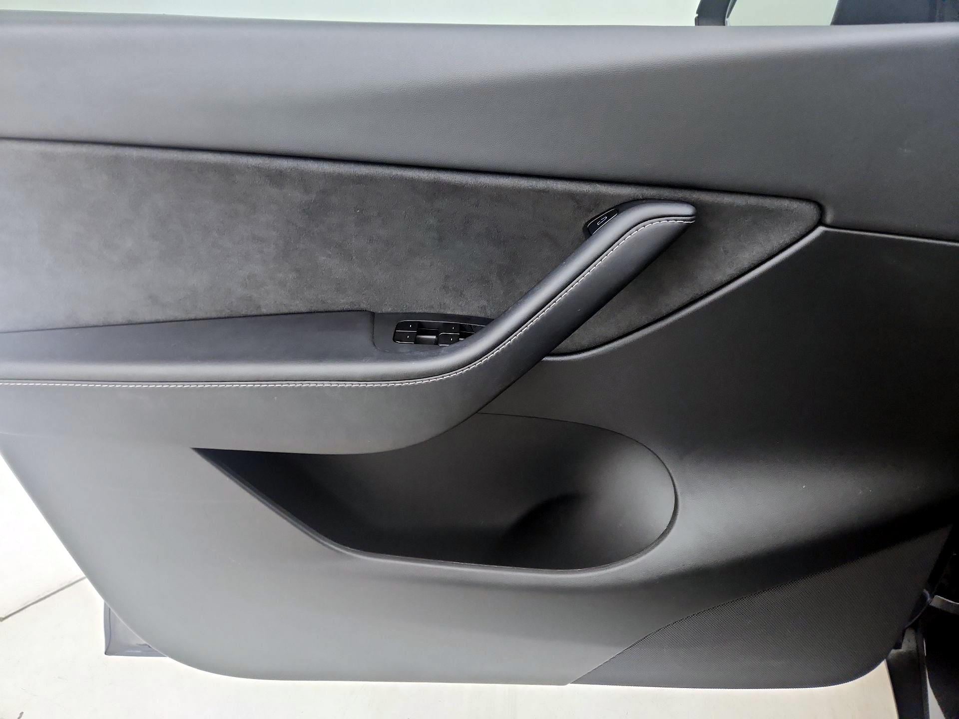 Thumbnail: 2022 Tesla Model Y - 12