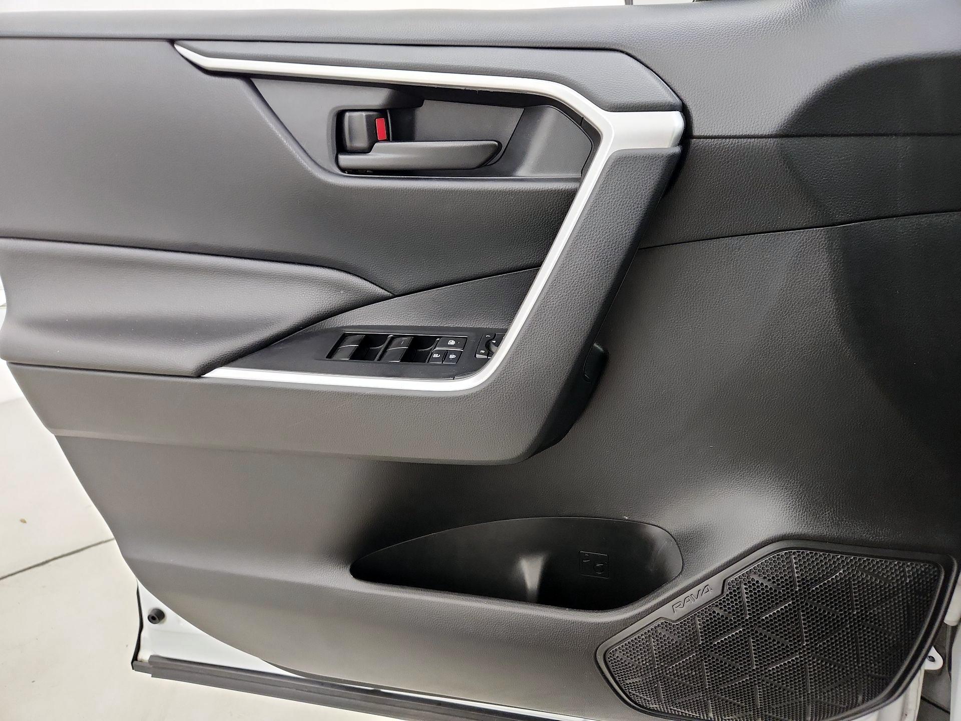 Thumbnail: 2019 Toyota RAV4 - 12