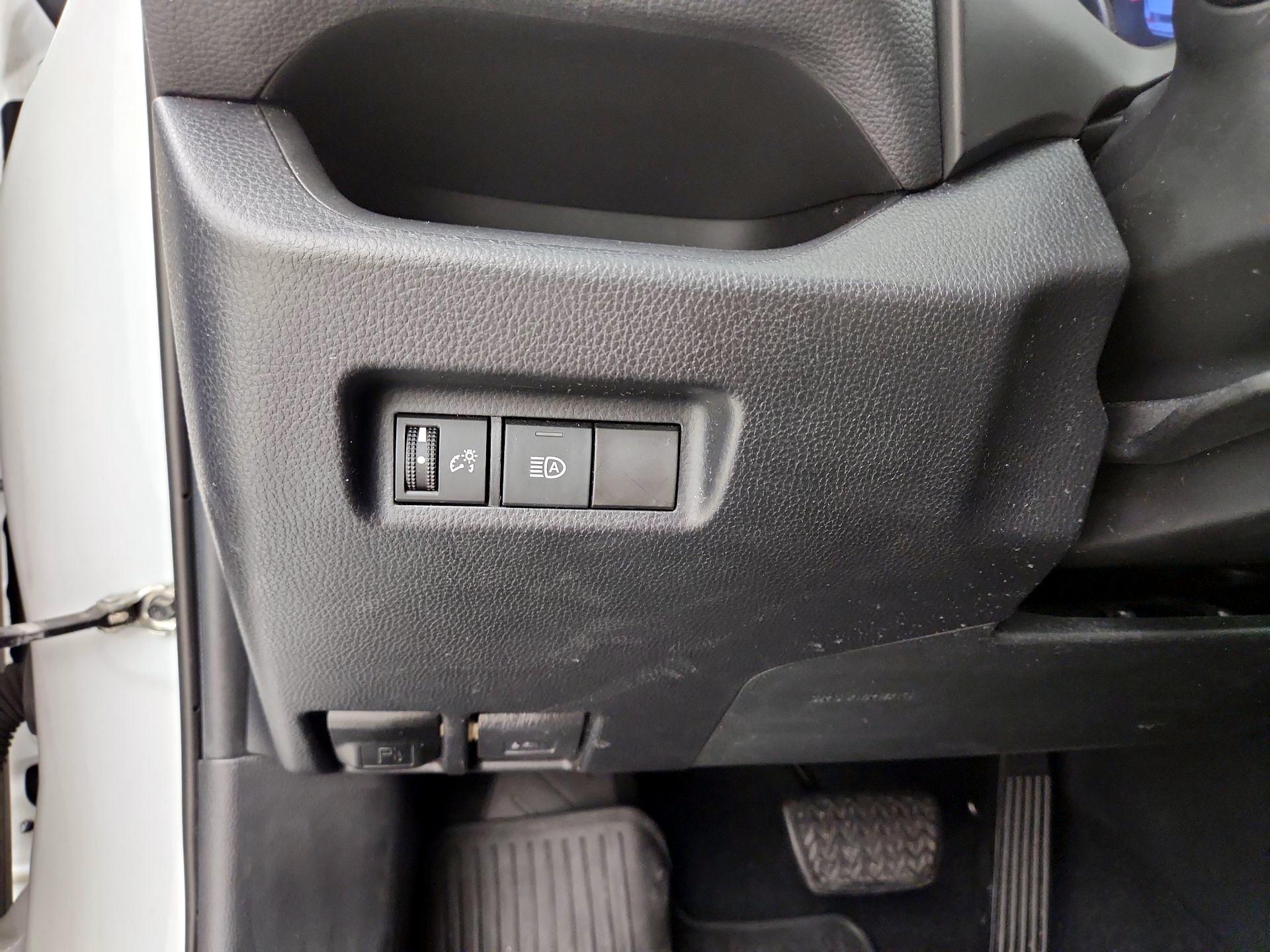 Thumbnail: 2019 Toyota RAV4 - 13