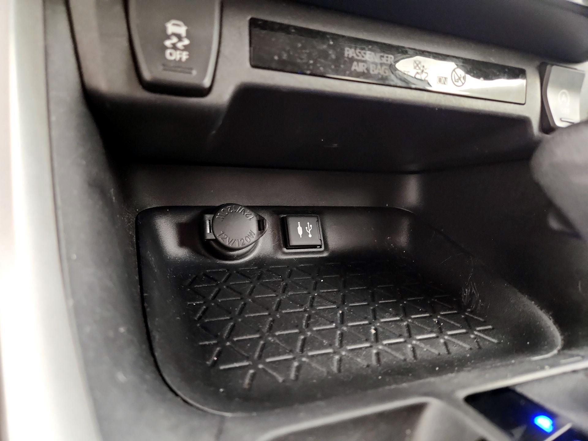 Thumbnail: 2019 Toyota RAV4 - 18