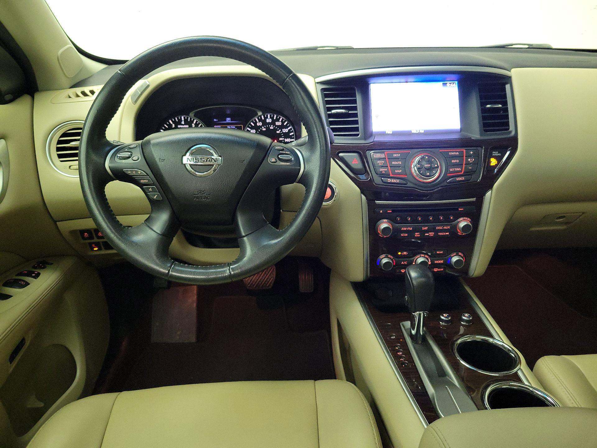 Thumbnail: 2016 Nissan Pathfinder - 10