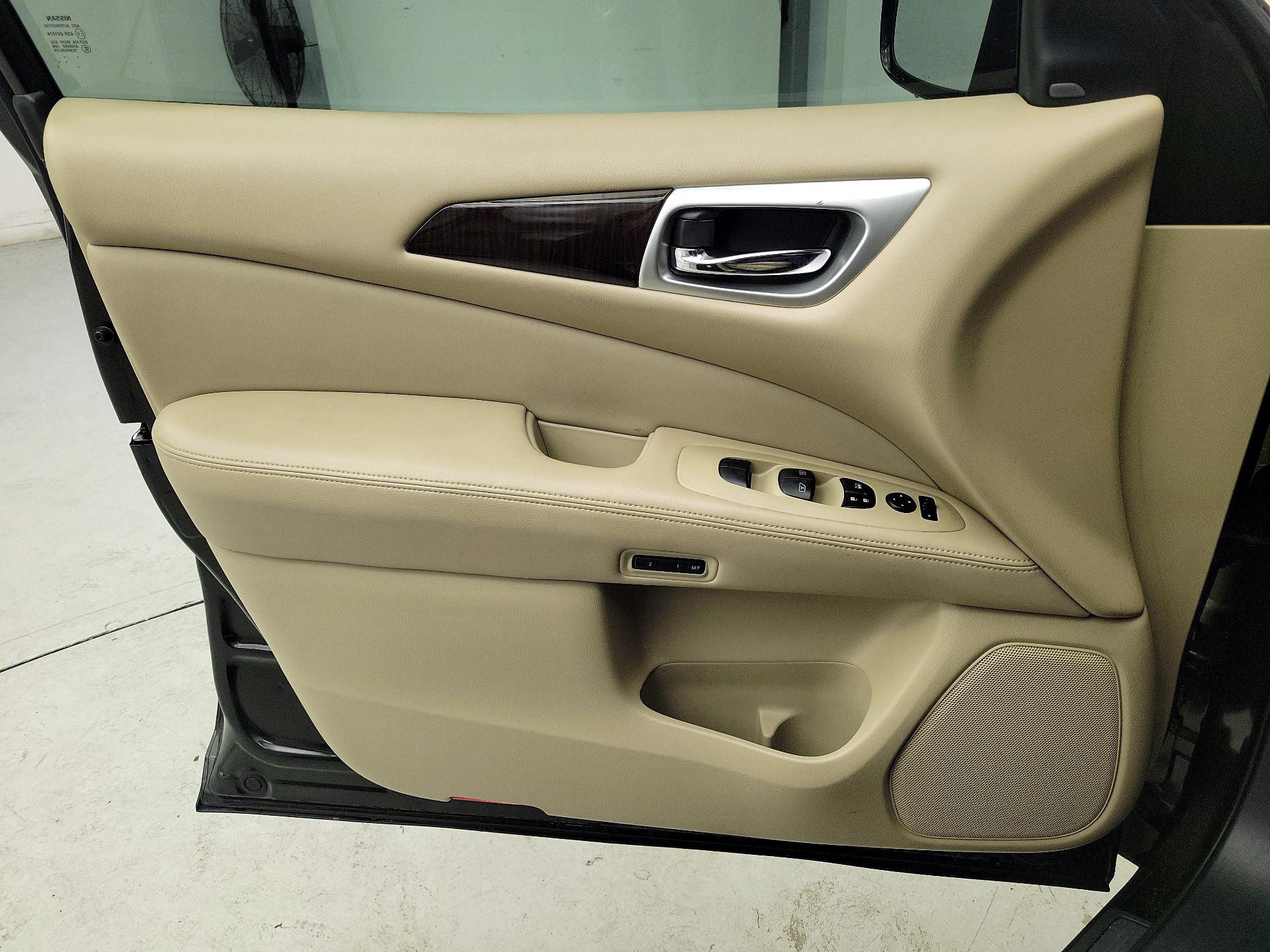 Thumbnail: 2016 Nissan Pathfinder - 12