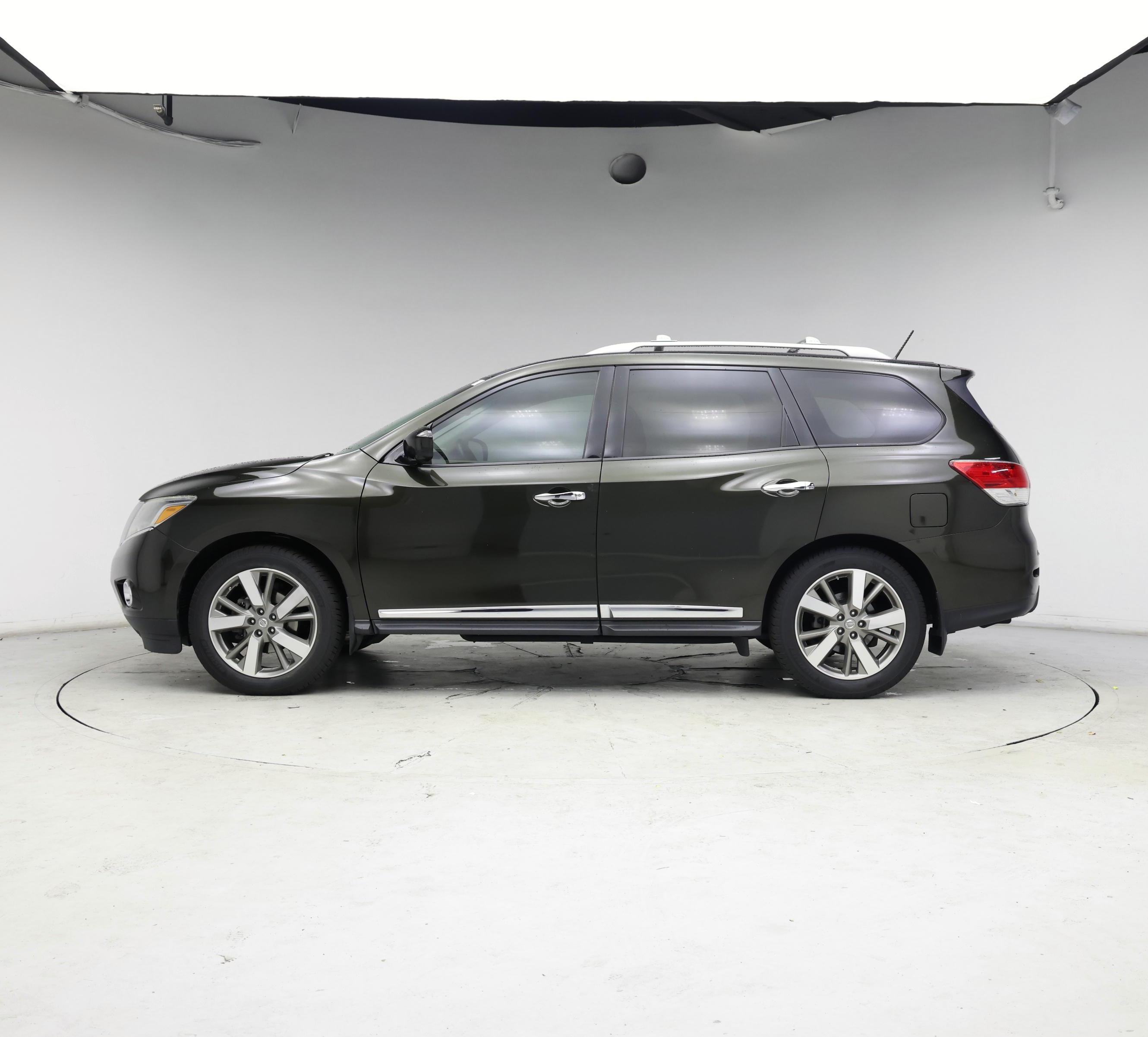 Thumbnail: 2016 Nissan Pathfinder - 3