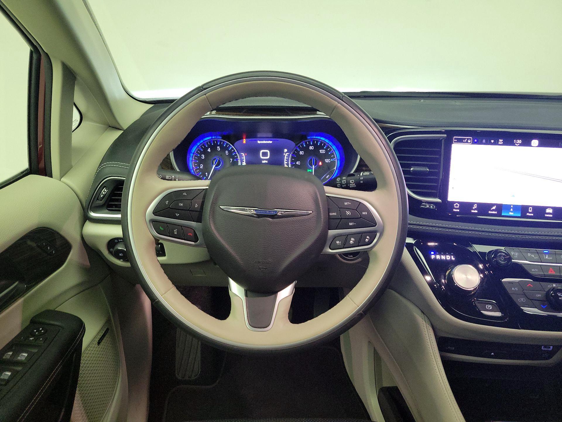 Thumbnail: 2021 Chrysler Pacifica - 10