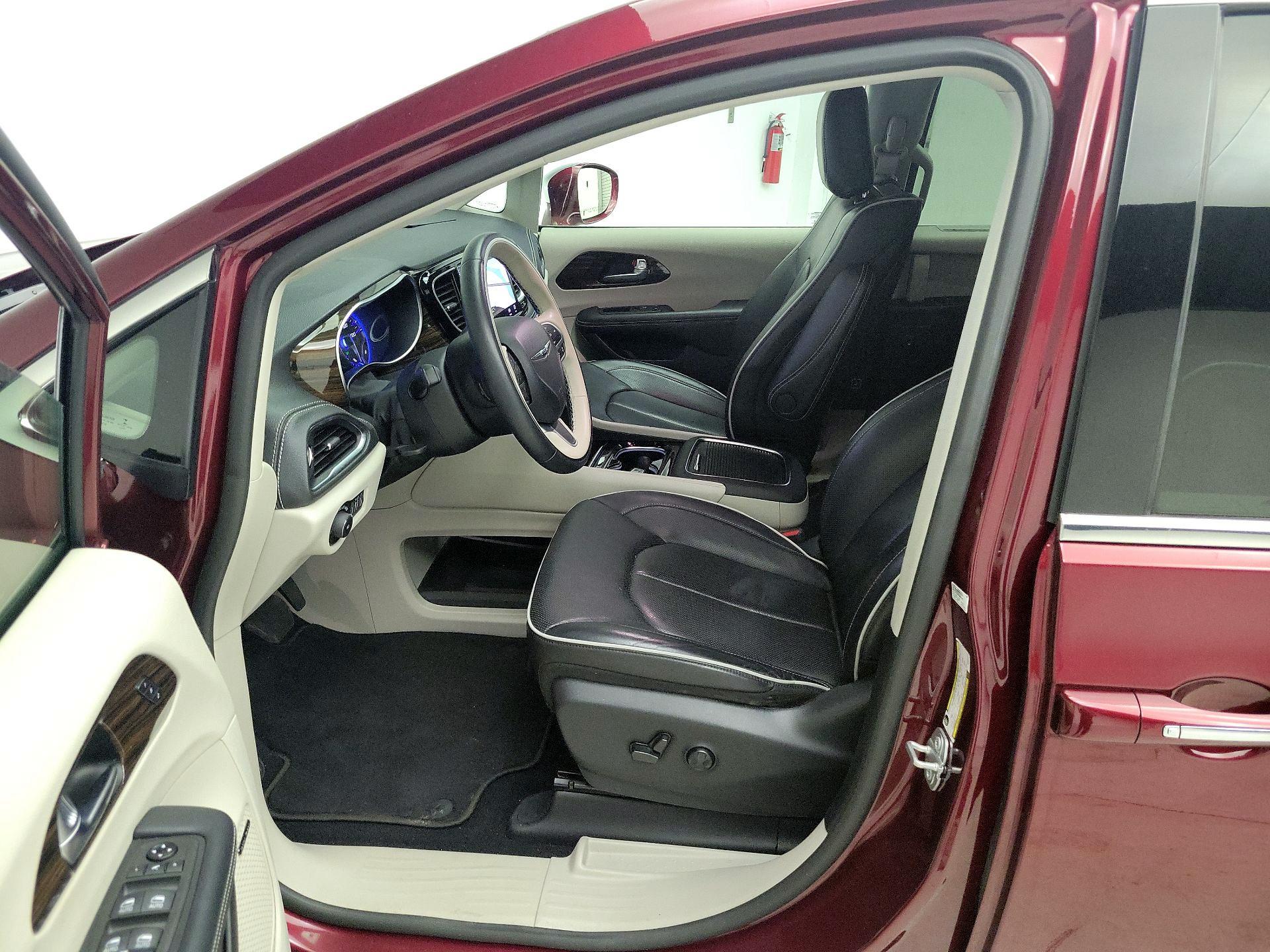 Thumbnail: 2021 Chrysler Pacifica - 11