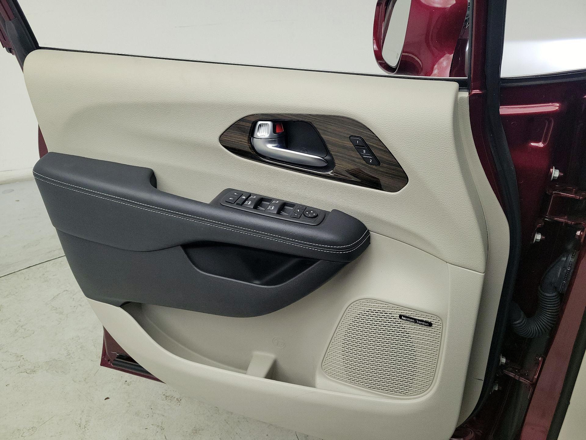 Thumbnail: 2021 Chrysler Pacifica - 12