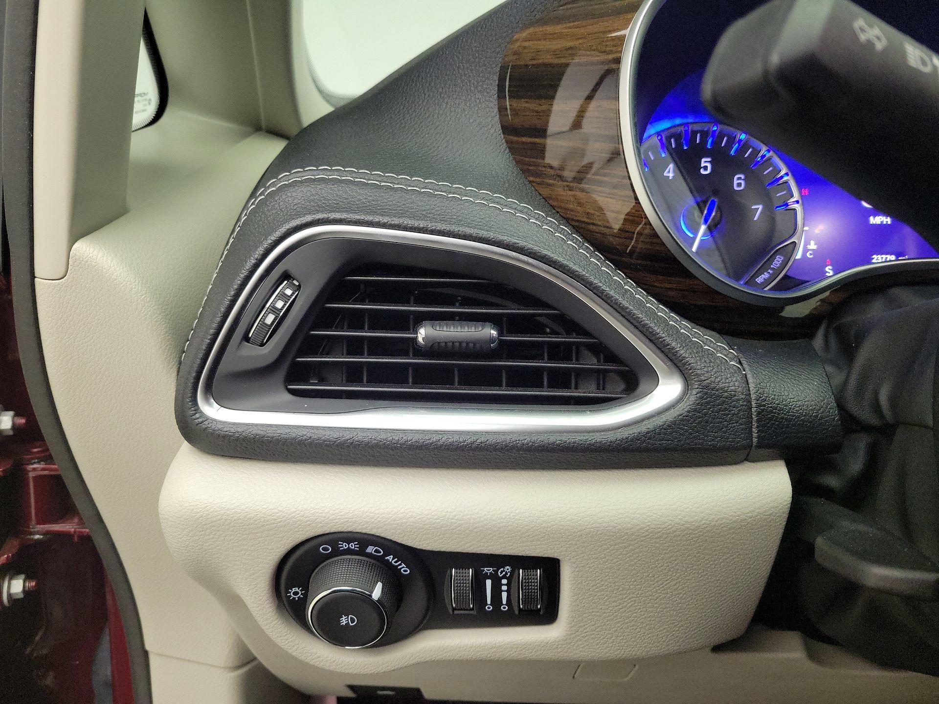 Thumbnail: 2021 Chrysler Pacifica - 13