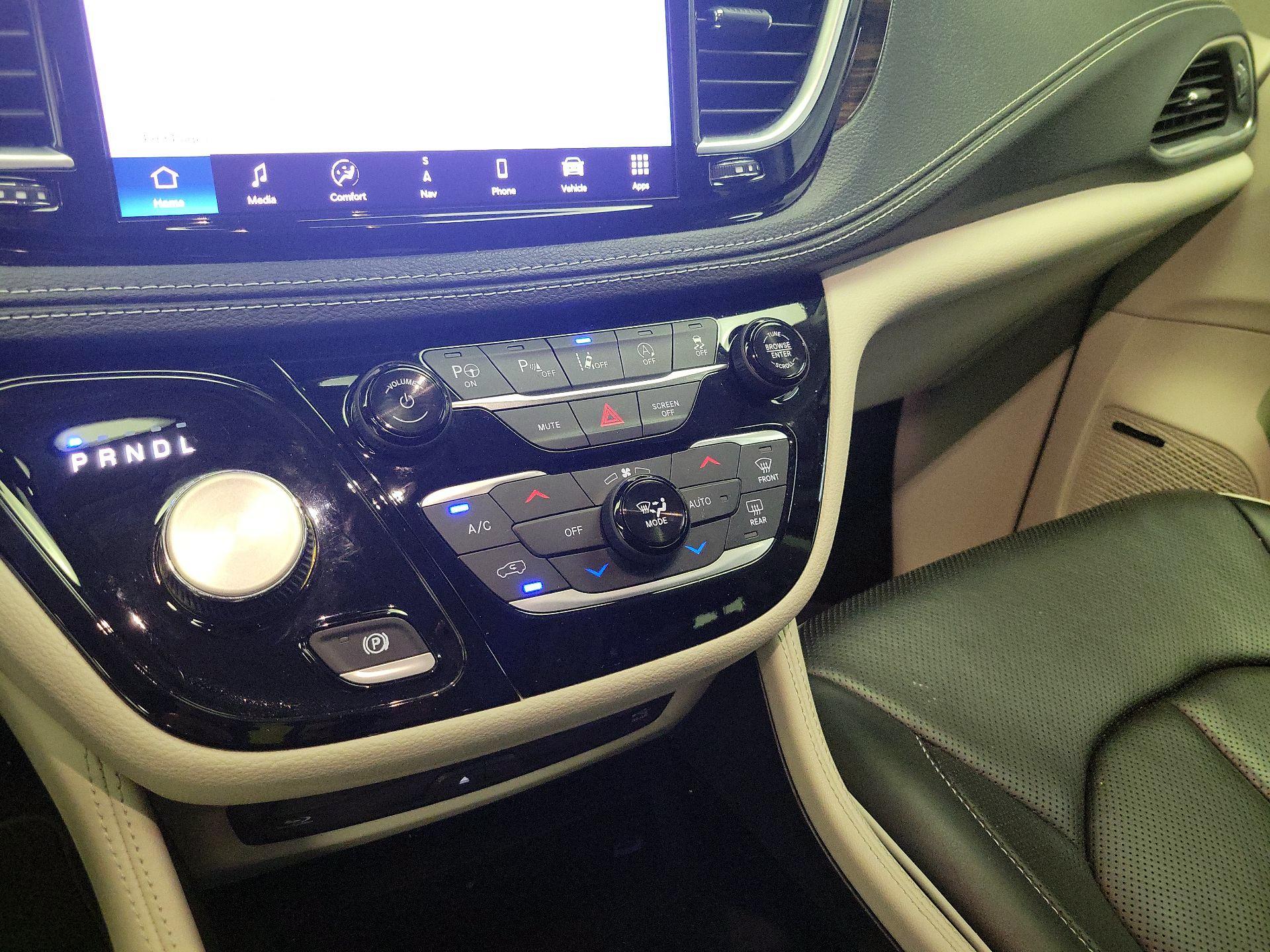 Thumbnail: 2021 Chrysler Pacifica - 17
