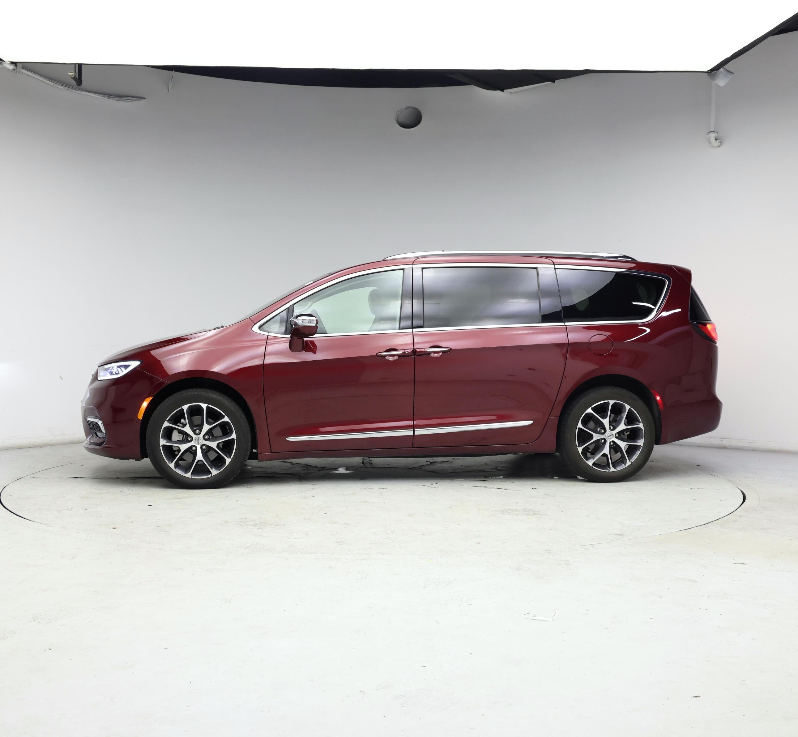Thumbnail: 2021 Chrysler Pacifica - 3