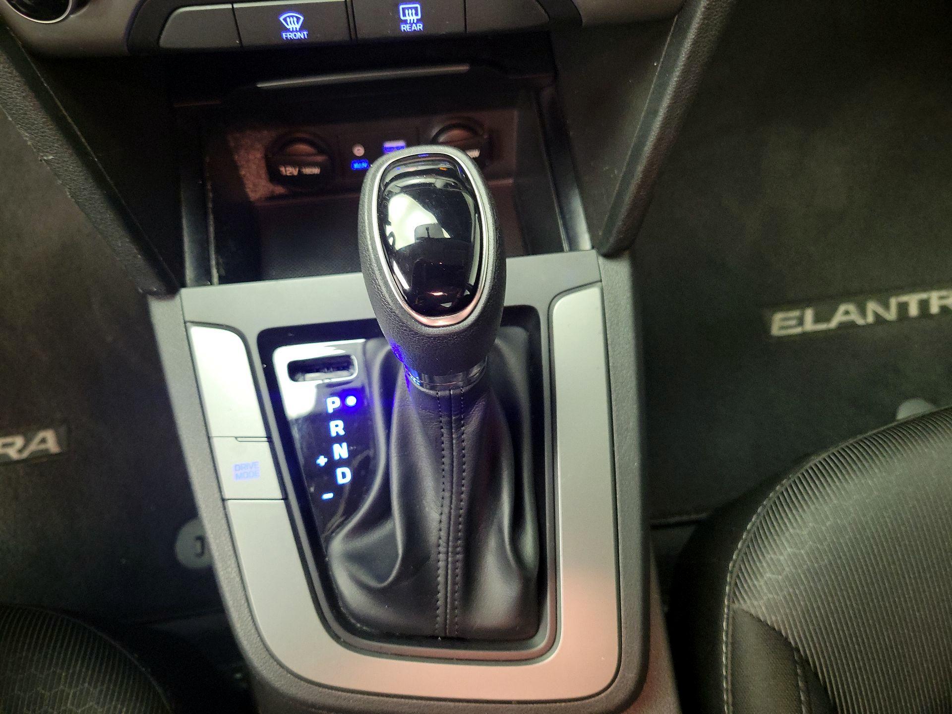 Thumbnail: 2018 Hyundai Elantra - 17