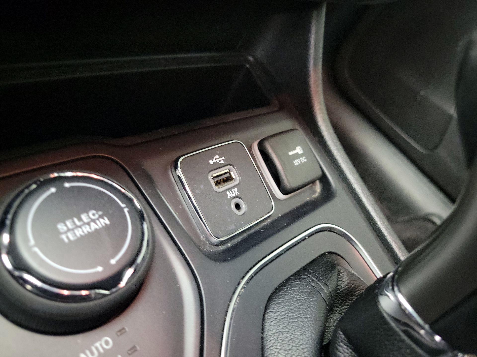 Thumbnail: 2019 Jeep Cherokee - 19