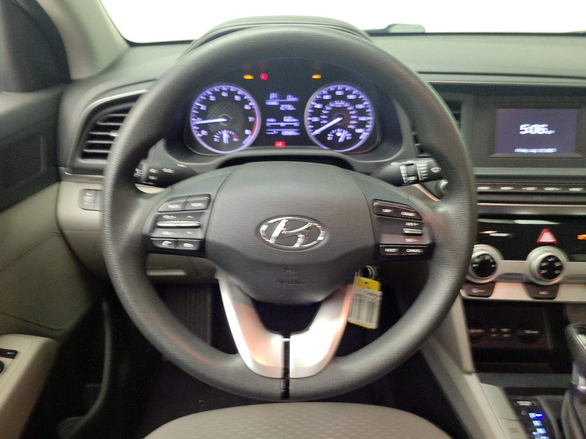 Thumbnail: 2019 Hyundai Elantra - 10
