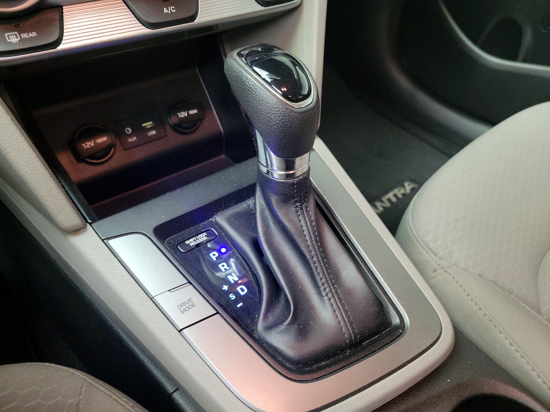 Thumbnail: 2019 Hyundai Elantra - 17