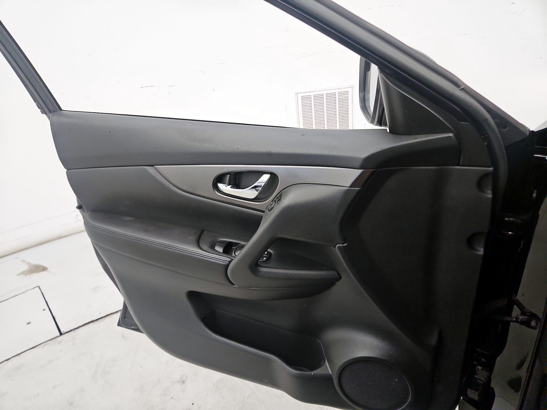 Thumbnail: 2014 Nissan Rogue - 12