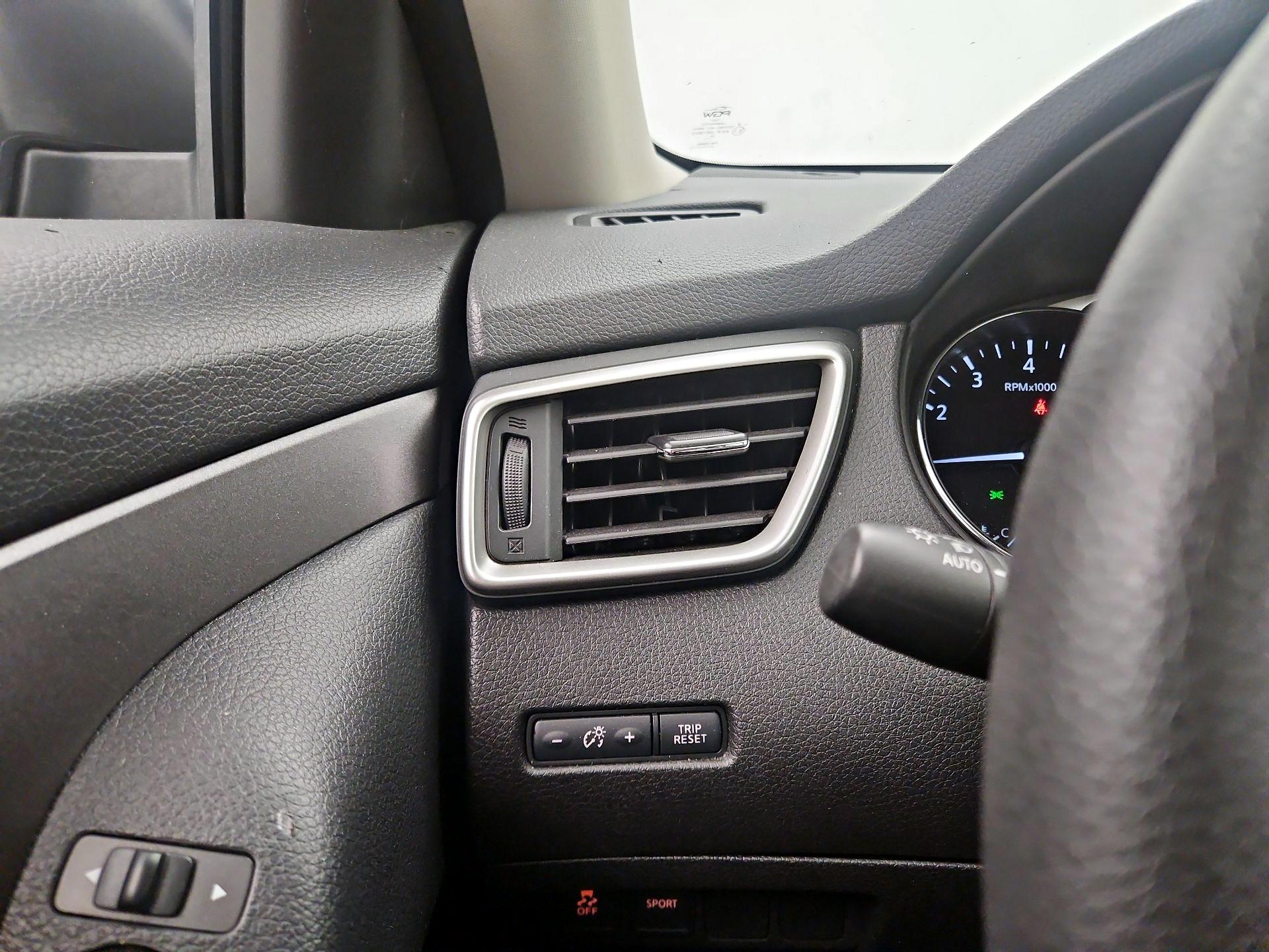Thumbnail: 2014 Nissan Rogue - 13