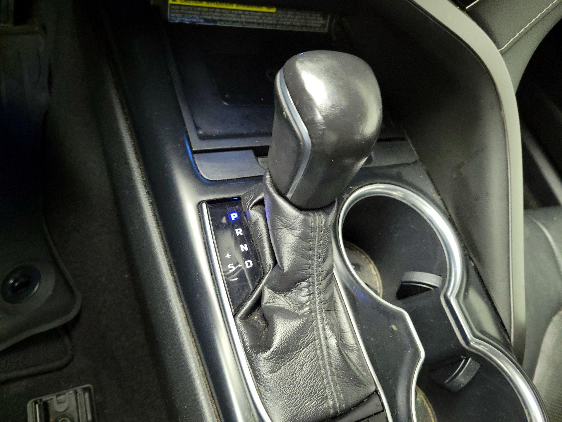 Thumbnail: 2019 Toyota Camry - 16