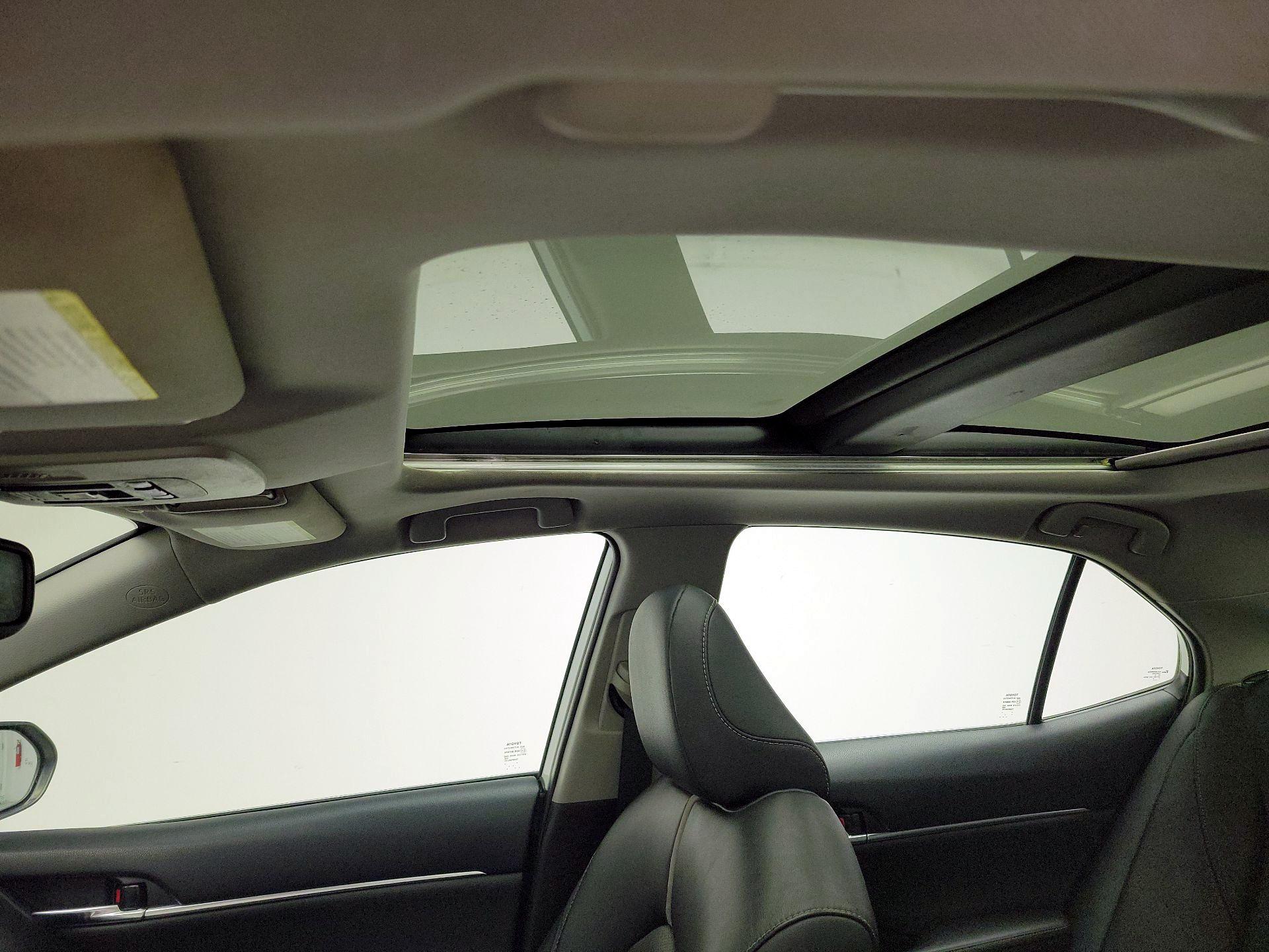 Thumbnail: 2019 Toyota Camry - 18