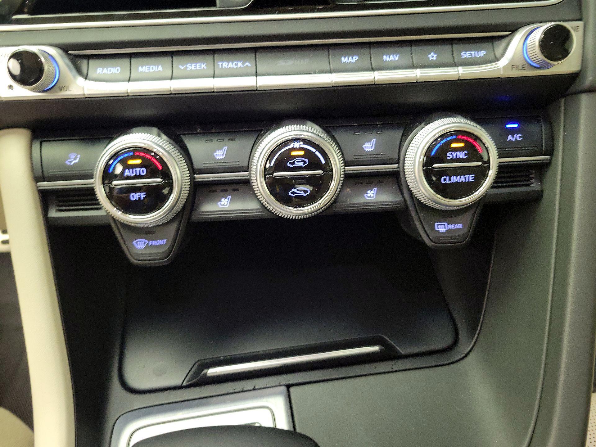 Thumbnail: 2019 Genesis G70 - 17