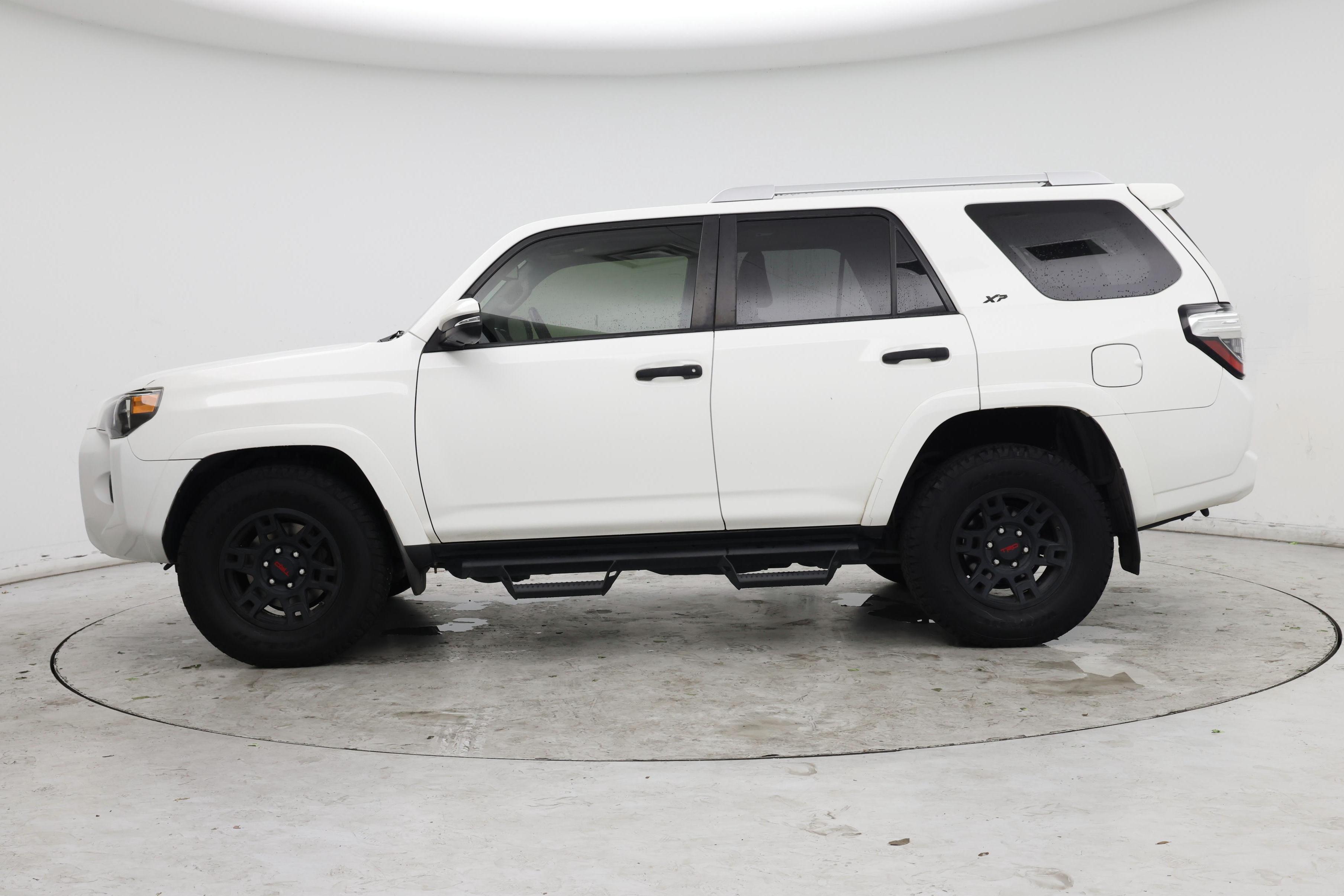 Thumbnail: 2018 Toyota 4Runner - 3