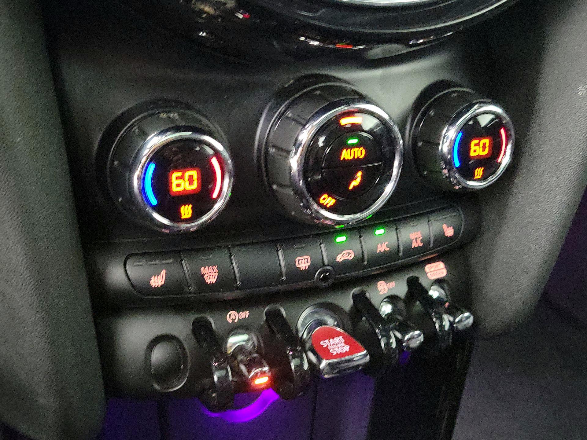 Thumbnail: 2019 MINI Cooper Hardtop - 16