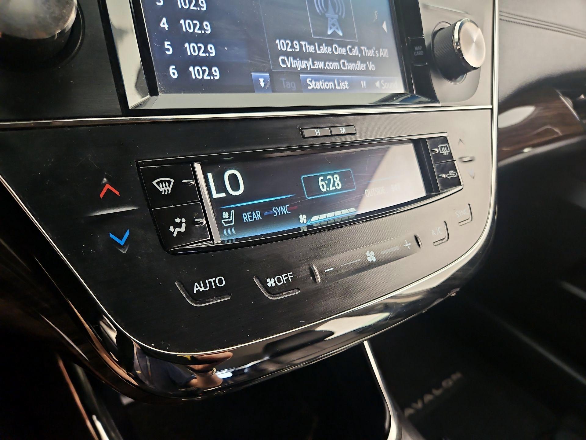 Thumbnail: 2015 Toyota Avalon - 16