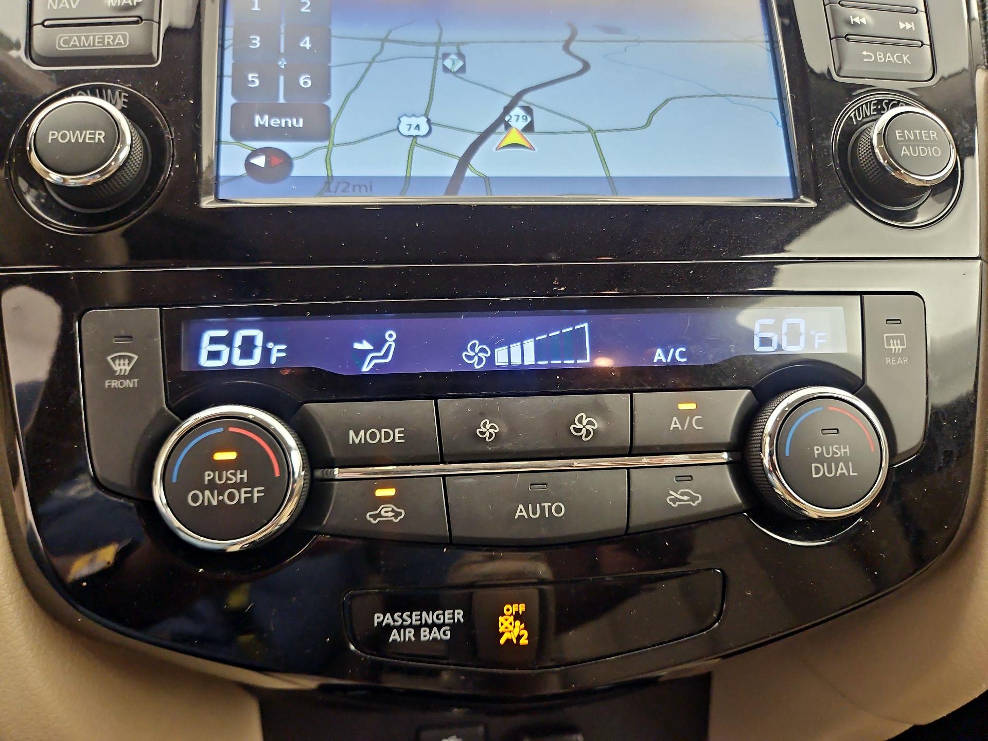 Thumbnail: 2015 Nissan Rogue - 16