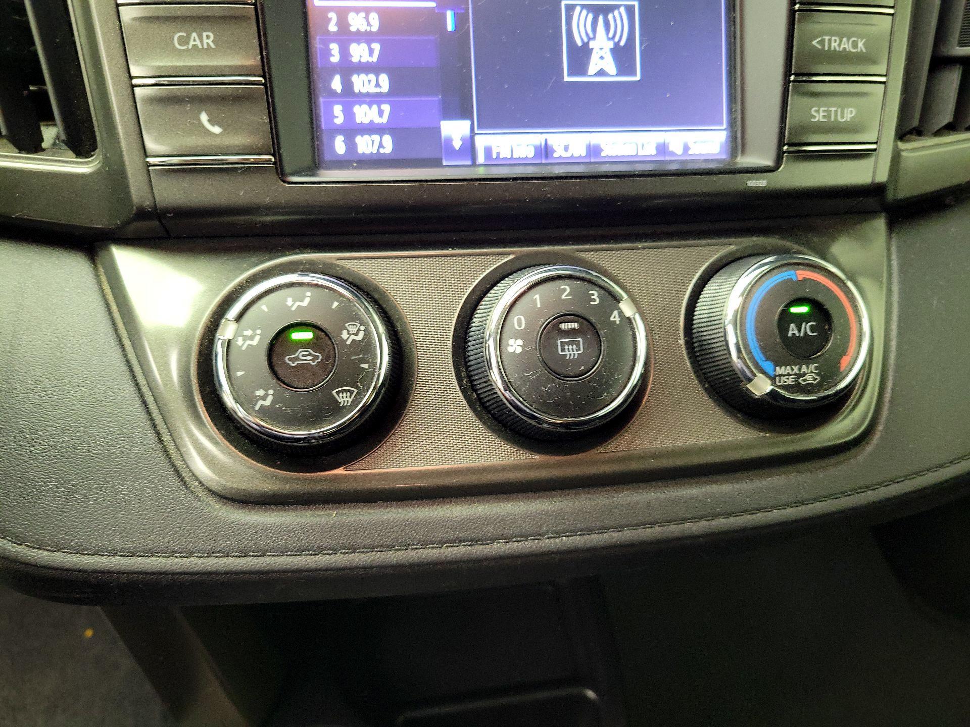 Thumbnail: 2015 Toyota RAV4 - 16