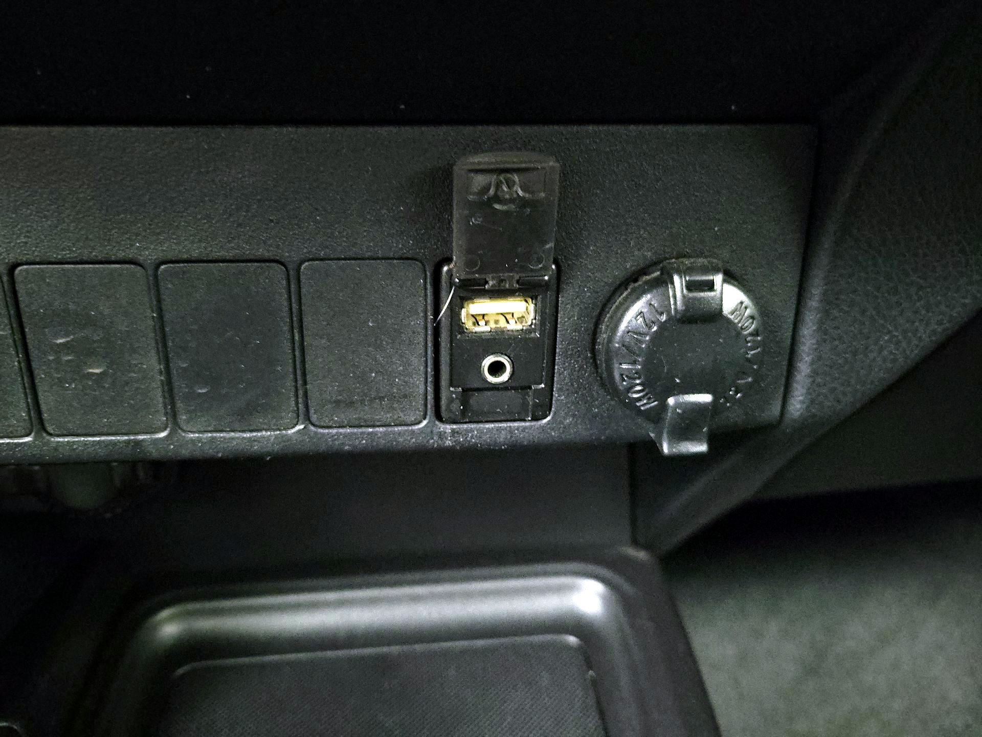 Thumbnail: 2015 Toyota RAV4 - 18