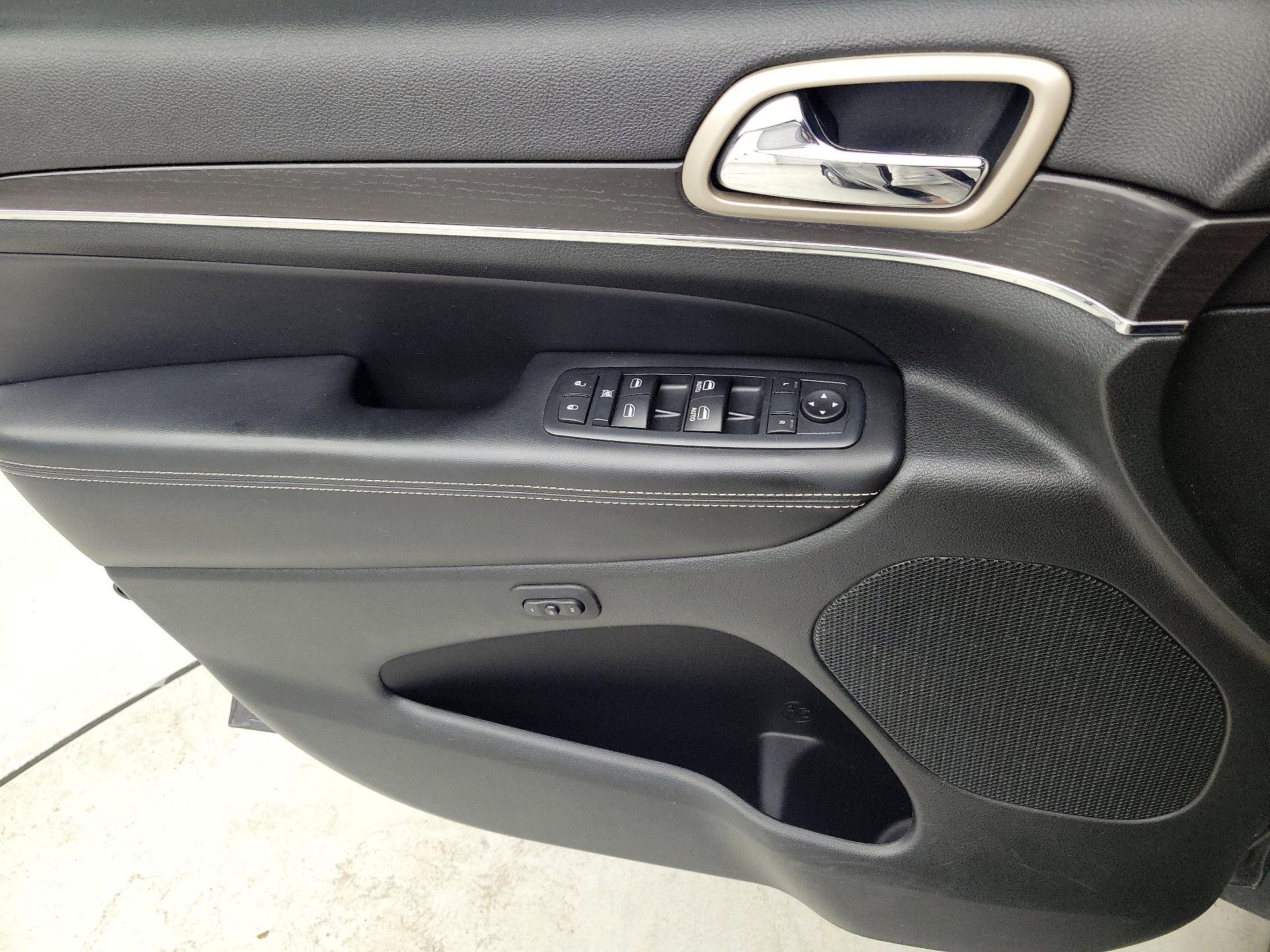 Thumbnail: 2014 Jeep Grand Cherokee - 12