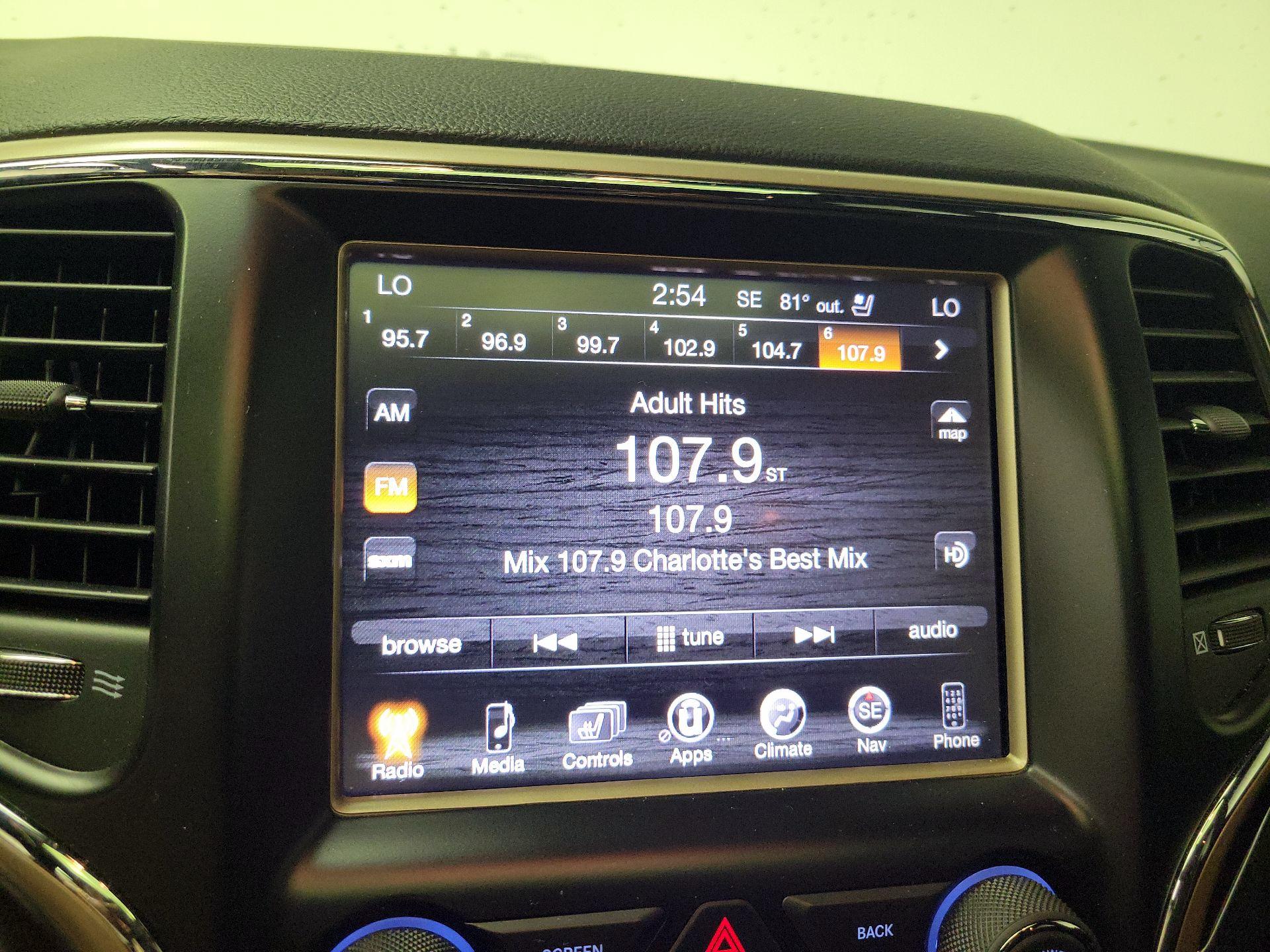 Thumbnail: 2014 Jeep Grand Cherokee - 16