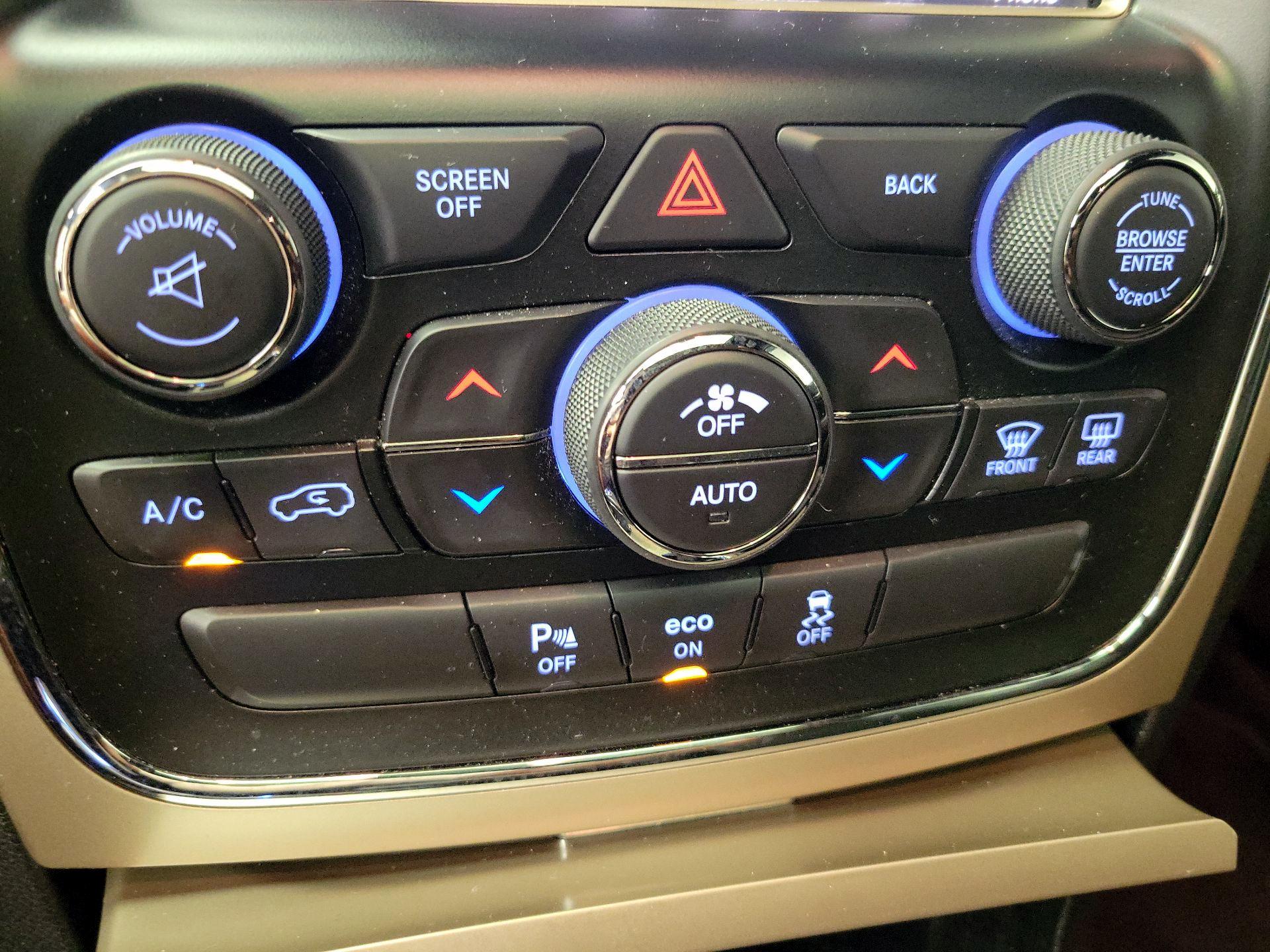 Thumbnail: 2014 Jeep Grand Cherokee - 17