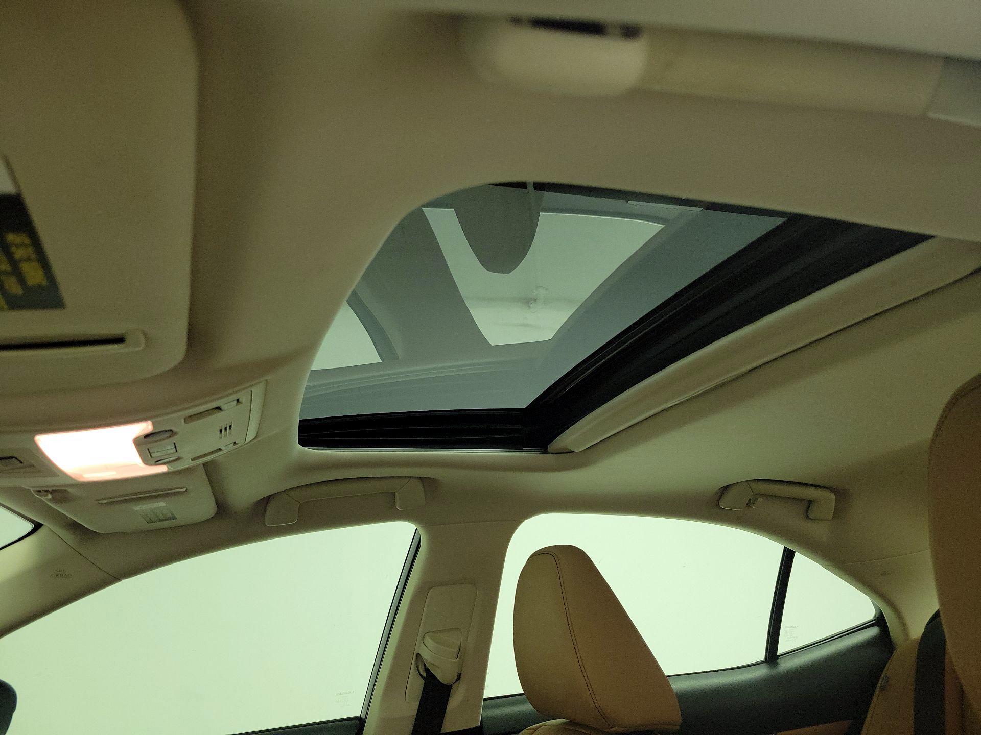 Thumbnail: 2017 Lexus IS - 19