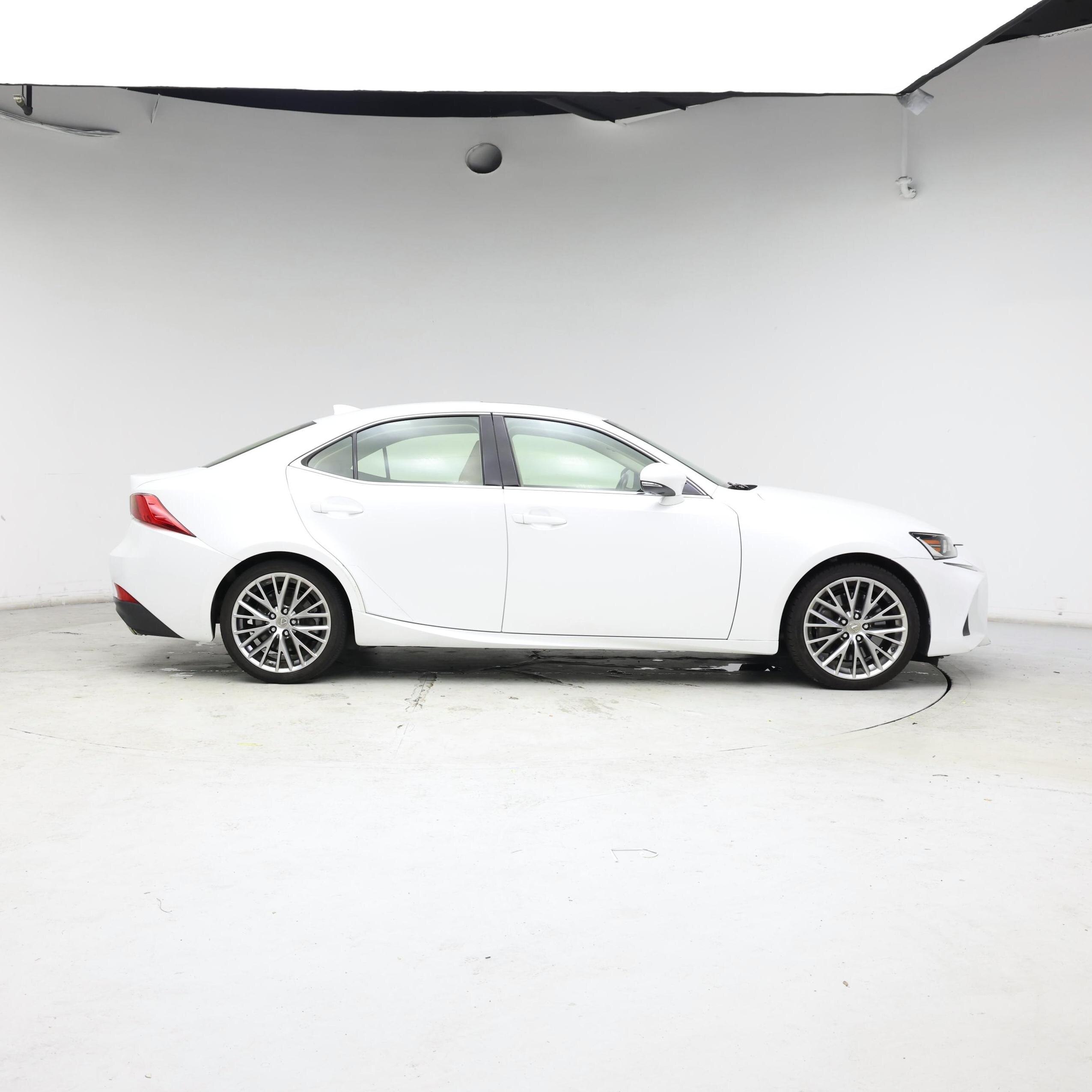 Thumbnail: 2017 Lexus IS - 7