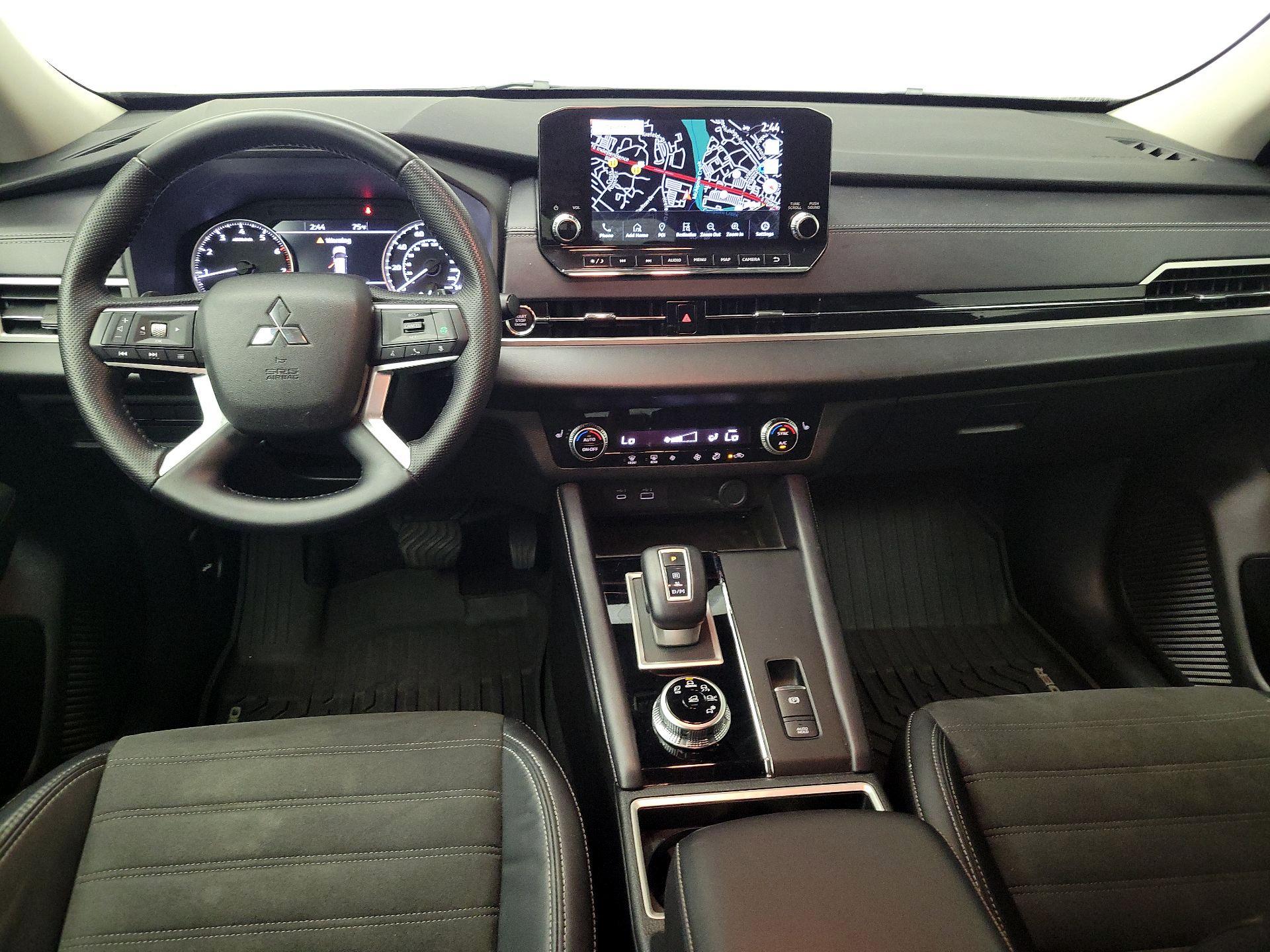 Thumbnail: 2023 Mitsubishi Outlander - 9