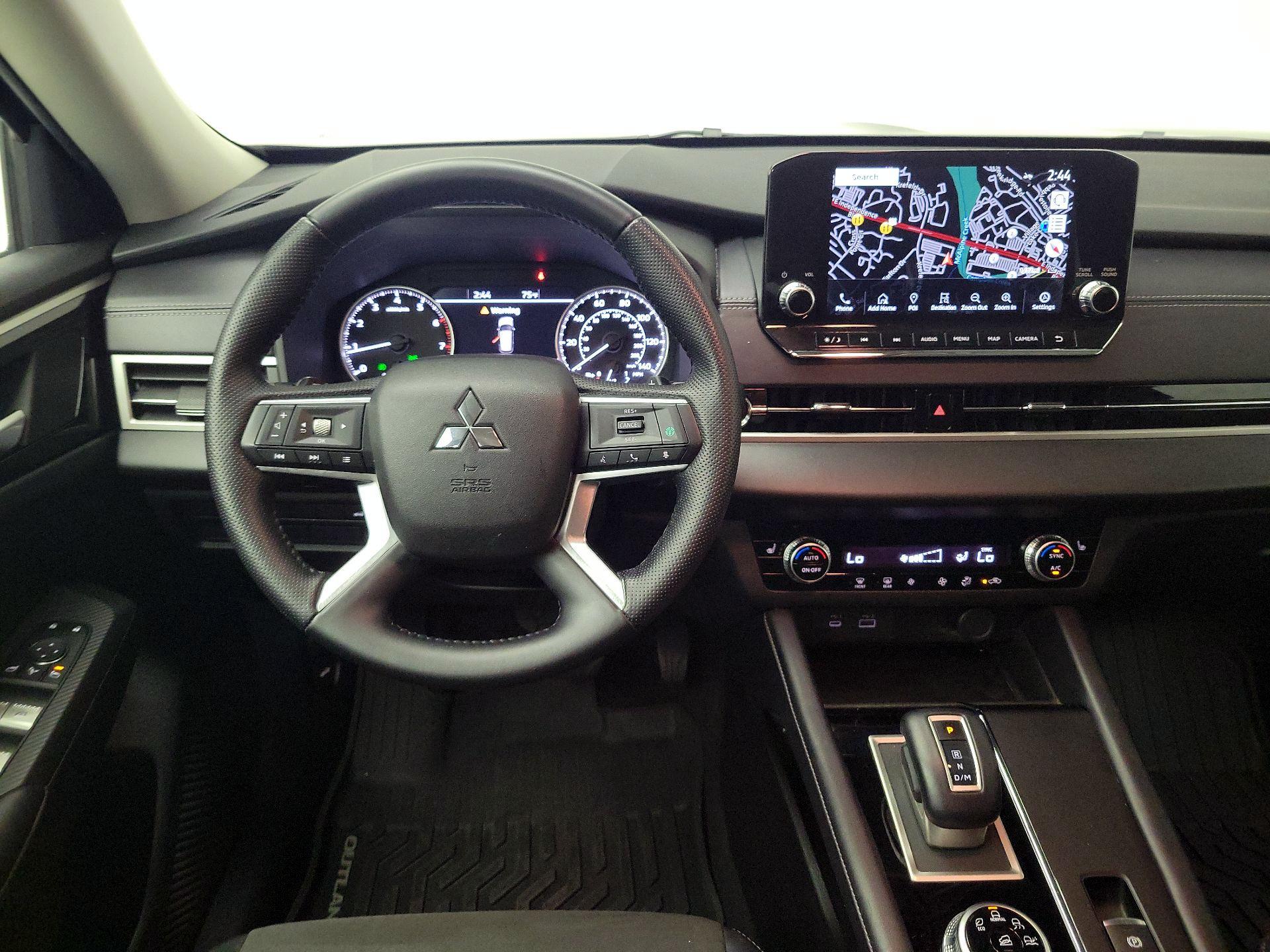 Thumbnail: 2023 Mitsubishi Outlander - 10