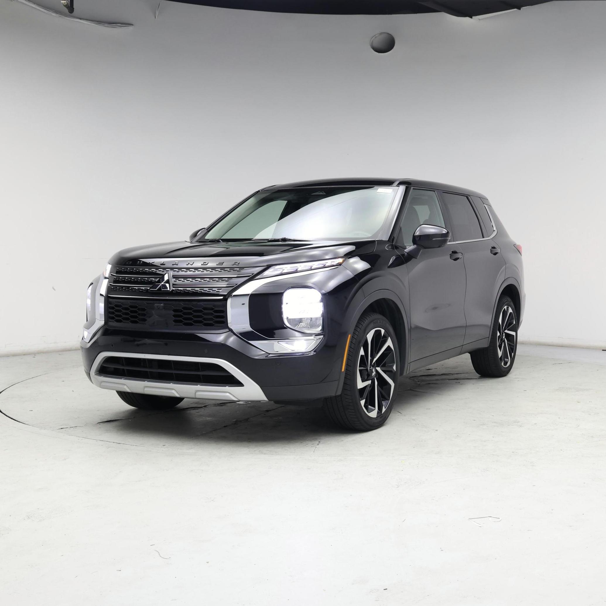 Thumbnail: 2023 Mitsubishi Outlander - 4