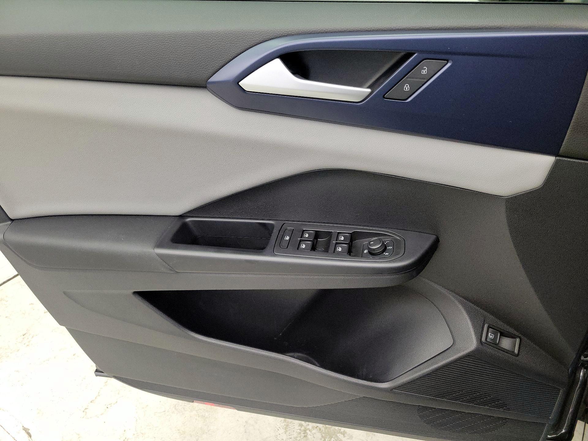 Thumbnail: 2022 Volkswagen Taos - 12