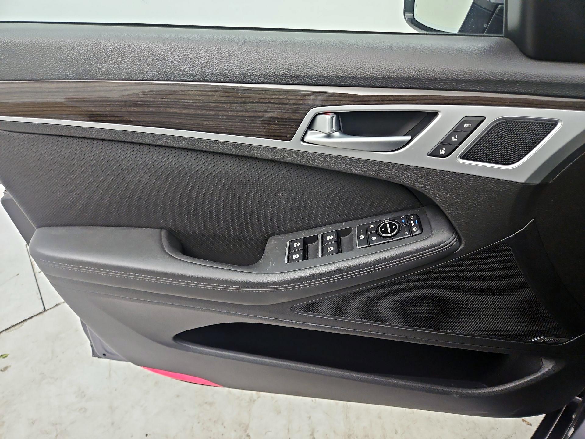 Thumbnail: 2015 Hyundai Genesis - 12