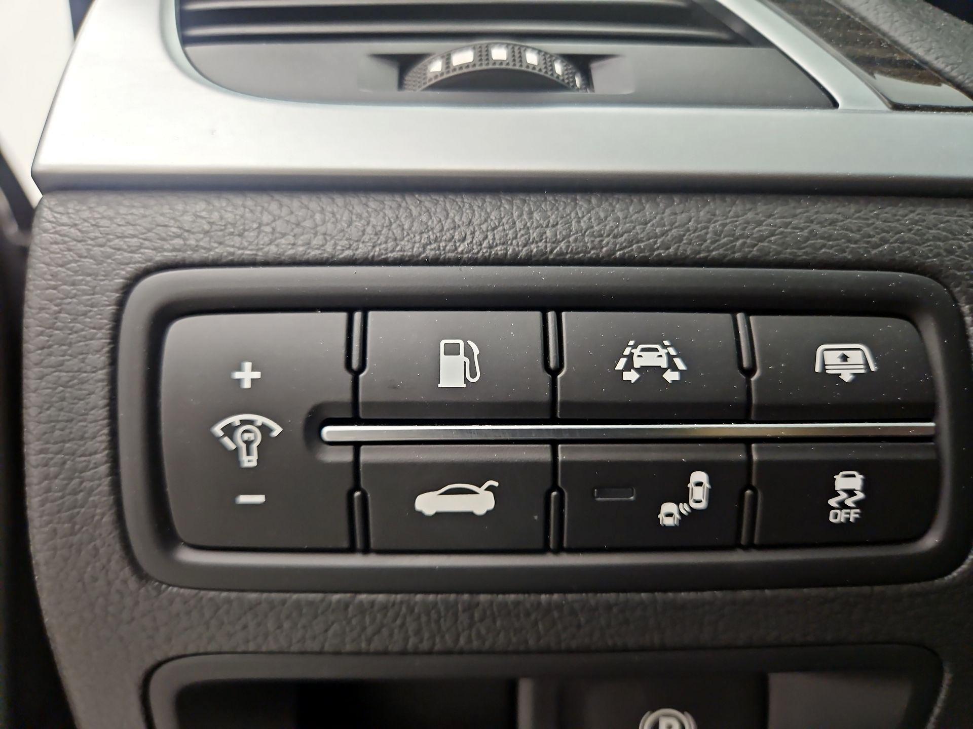 Thumbnail: 2015 Hyundai Genesis - 13