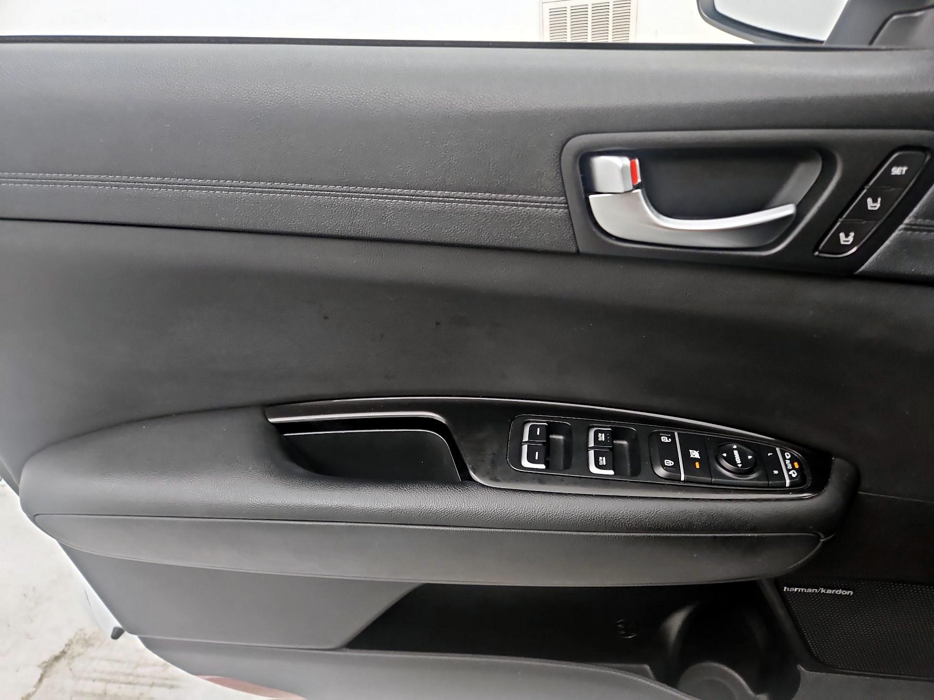 Thumbnail: 2017 Kia Optima - 19