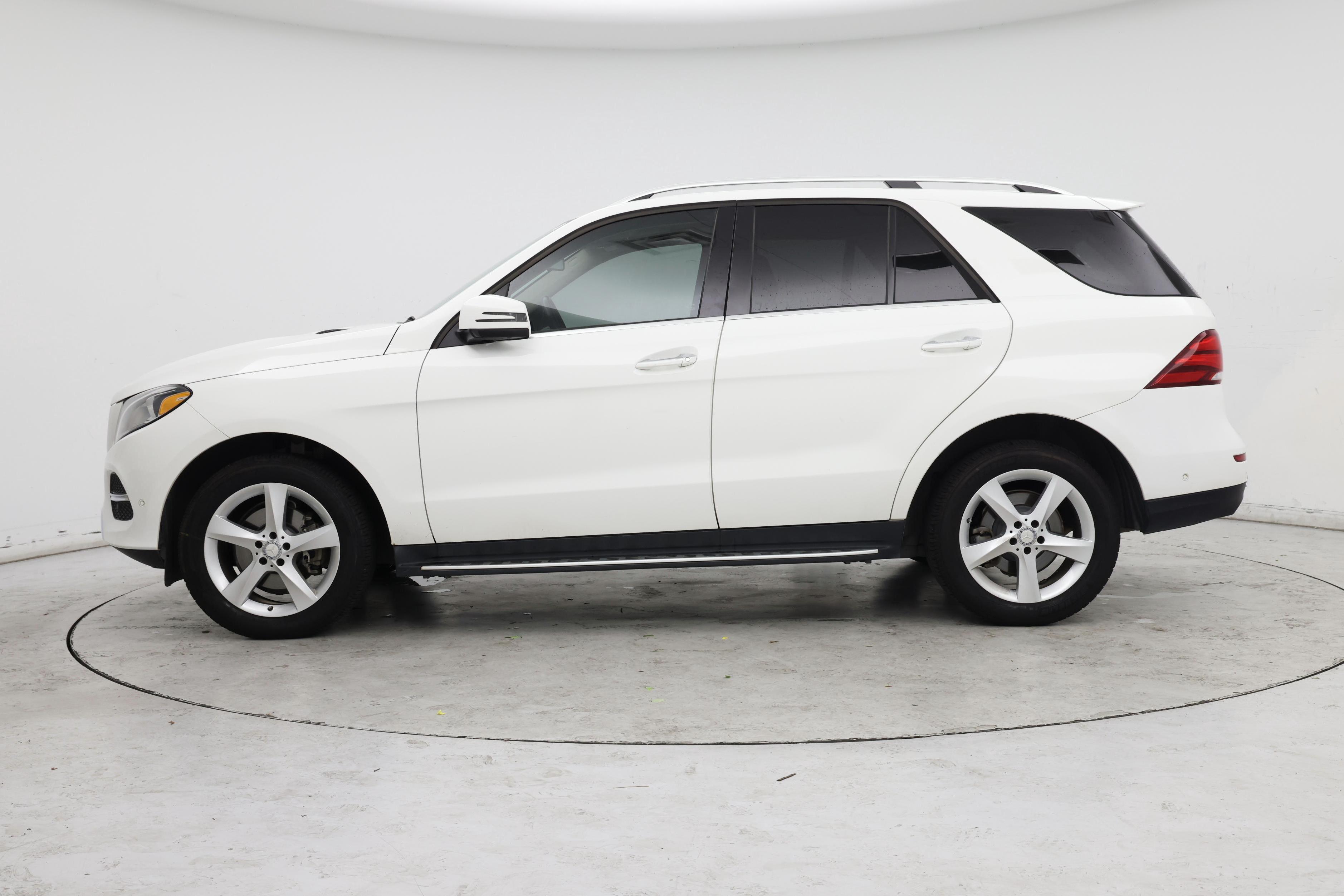 Thumbnail: 2017 Mercedes-Benz GLE - 3