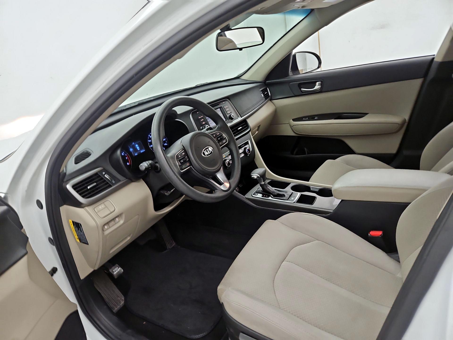 Thumbnail: 2016 Kia Optima - 11