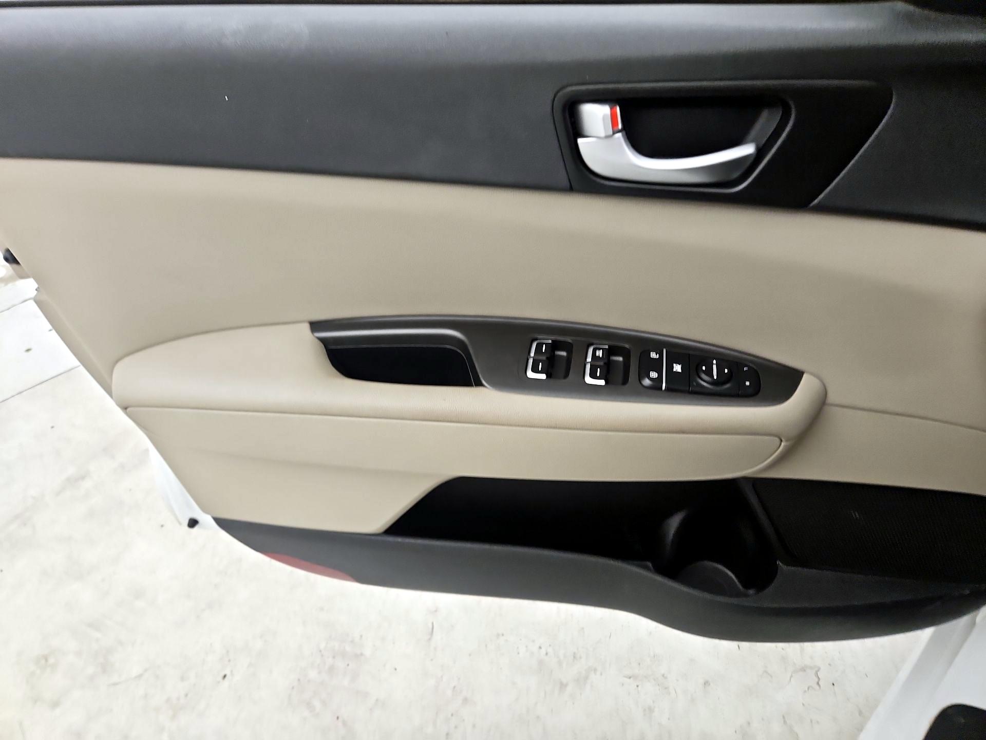 Thumbnail: 2016 Kia Optima - 12