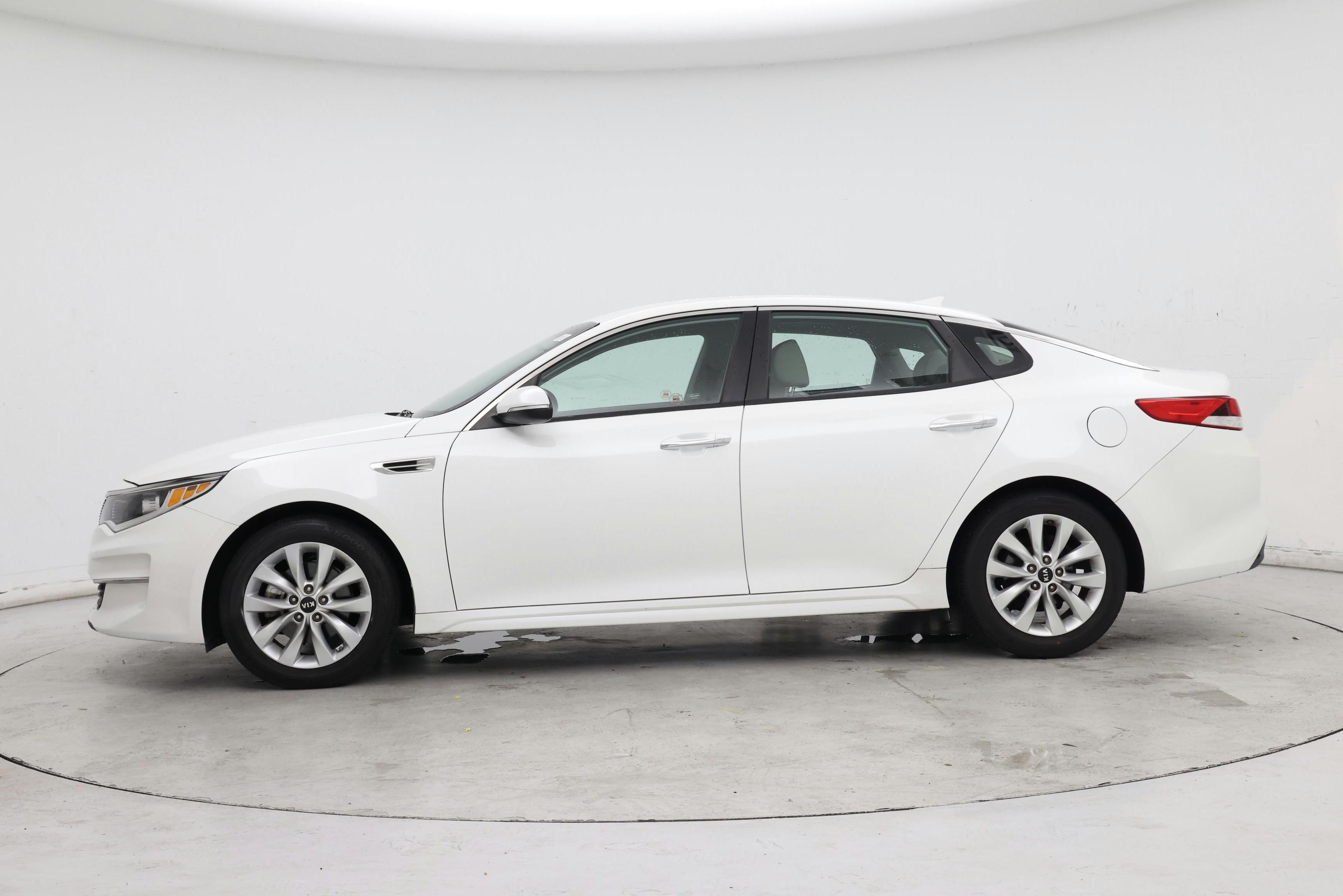 Thumbnail: 2016 Kia Optima - 3