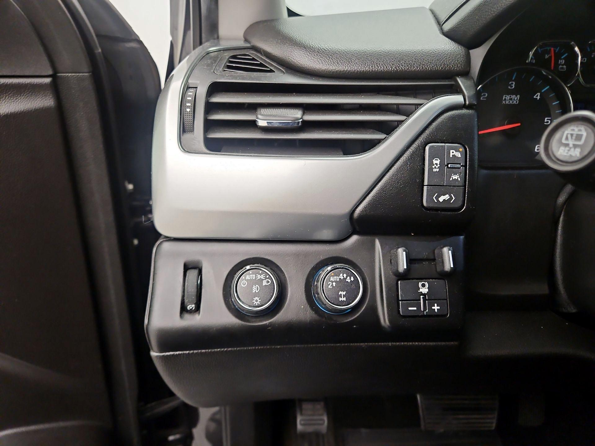 Thumbnail: 2017 Chevrolet Tahoe - 13
