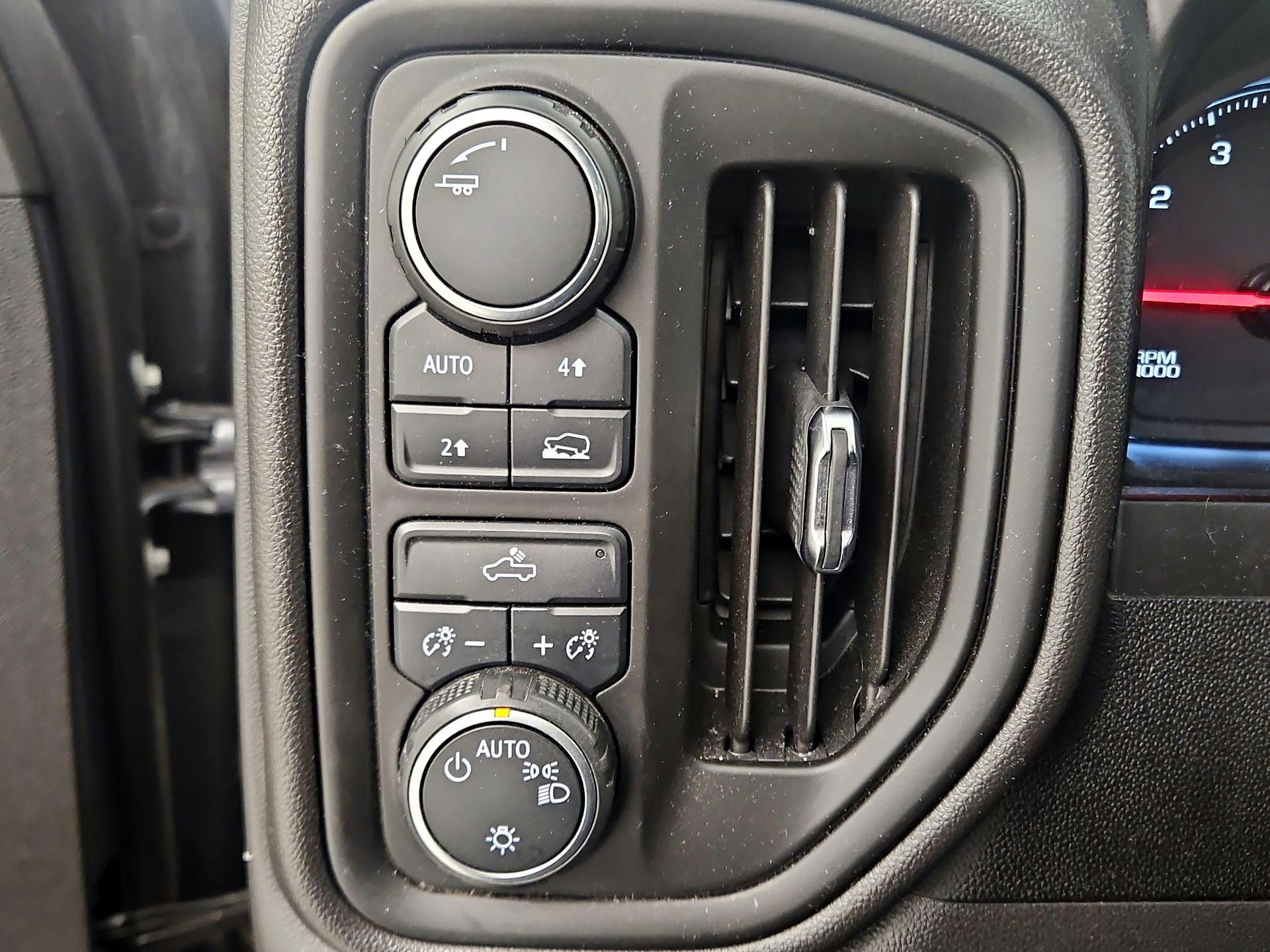 Thumbnail: 2020 Chevrolet Silverado 1500 - 13