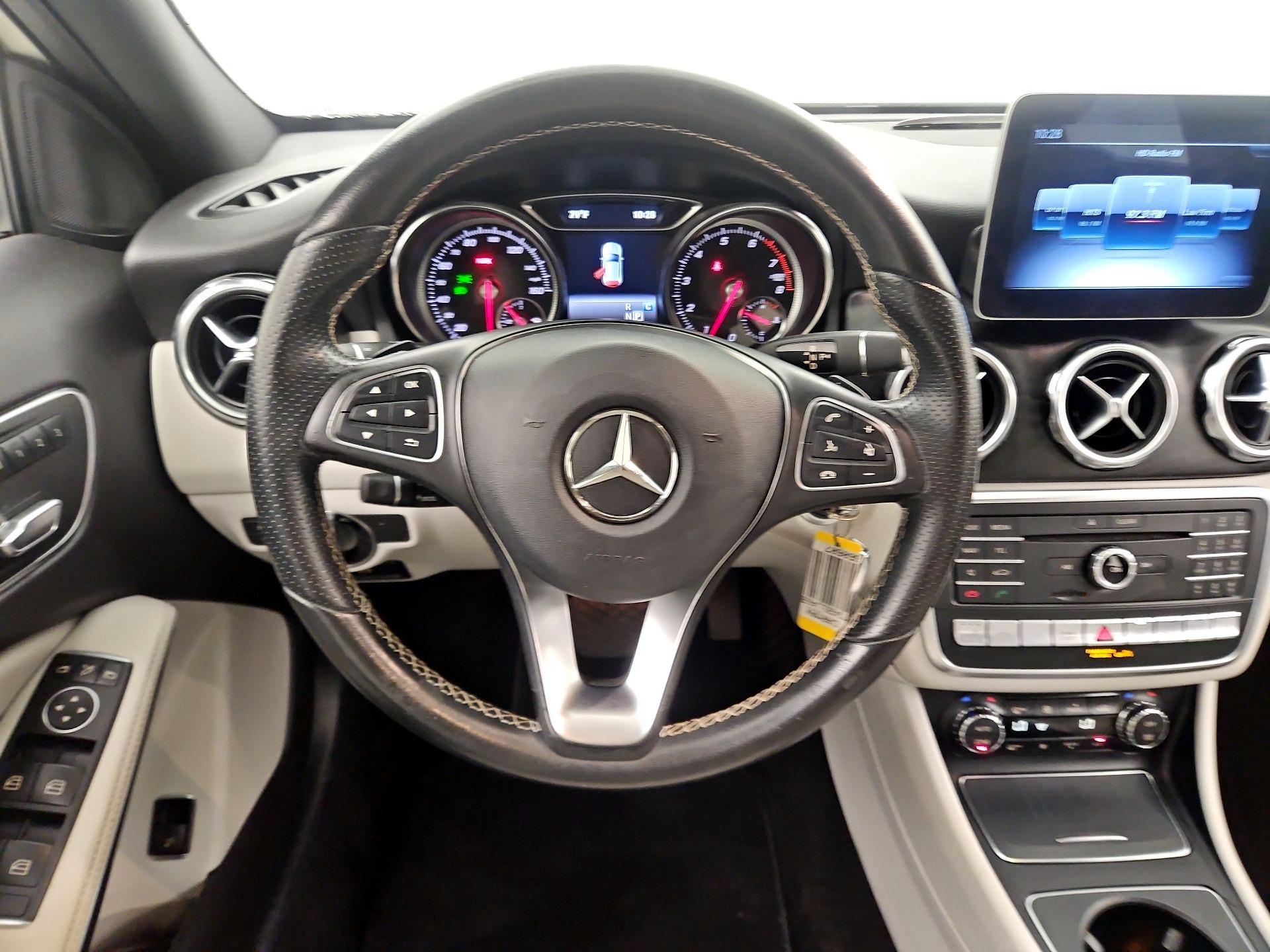 Thumbnail: 2018 Mercedes-Benz GLA - 10